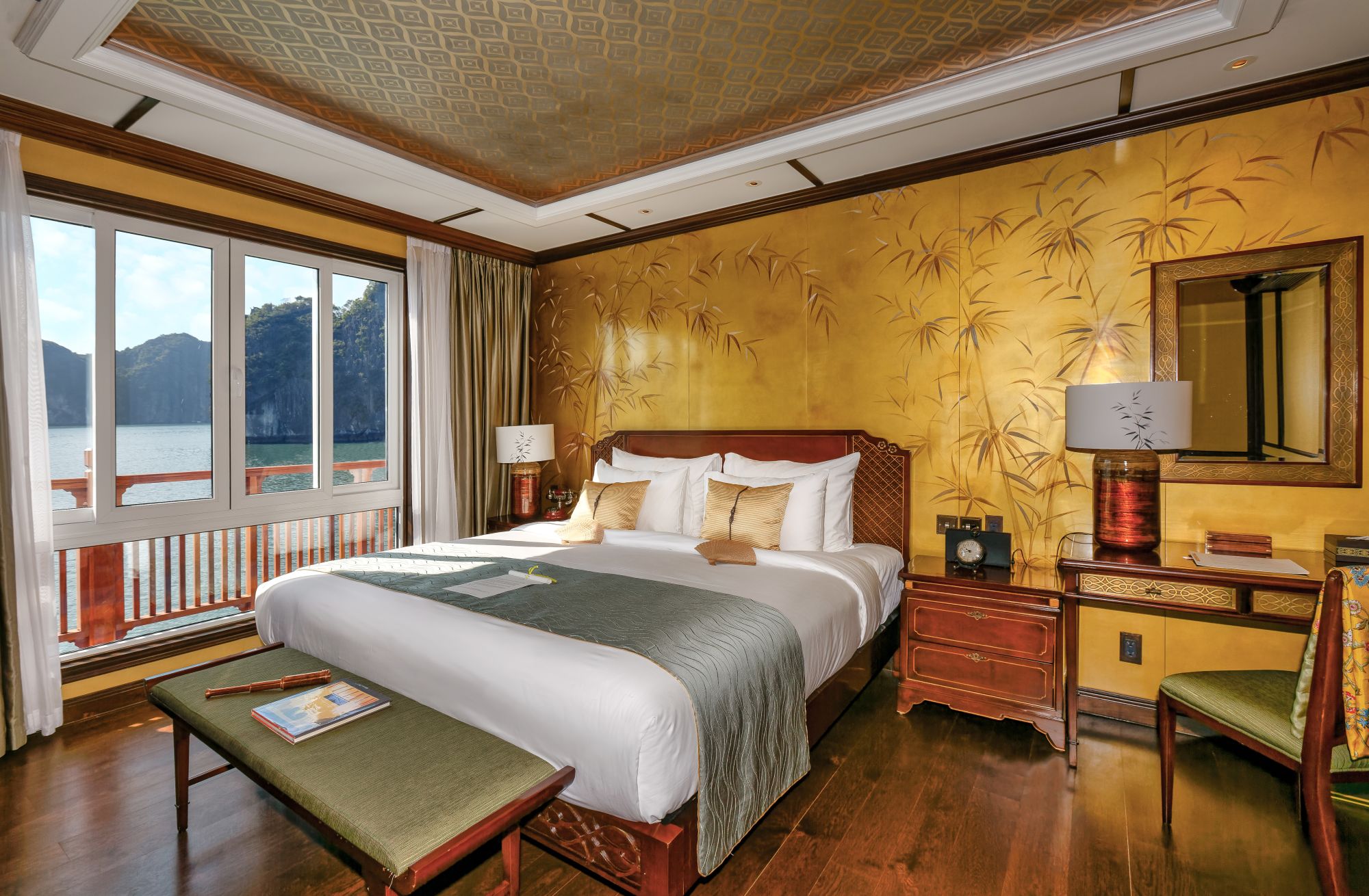 Mystische Lan Ha Bucht Kreuzfahrt mit «Ylang» ab Hanoi: ylang-regency-suite-front-royal-bamboo