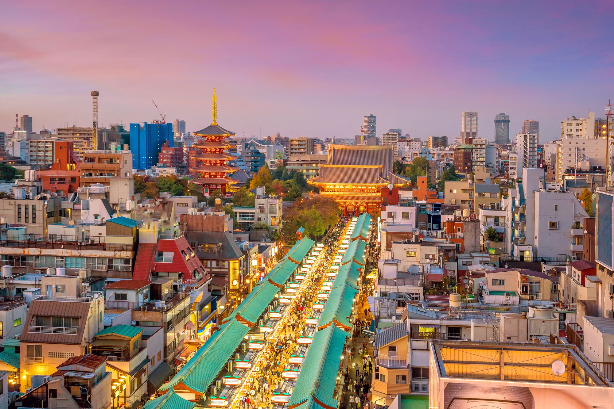 Japan auf neuen Wegen ab Tokio: Tokyo Top view of Asakusa area at sunset