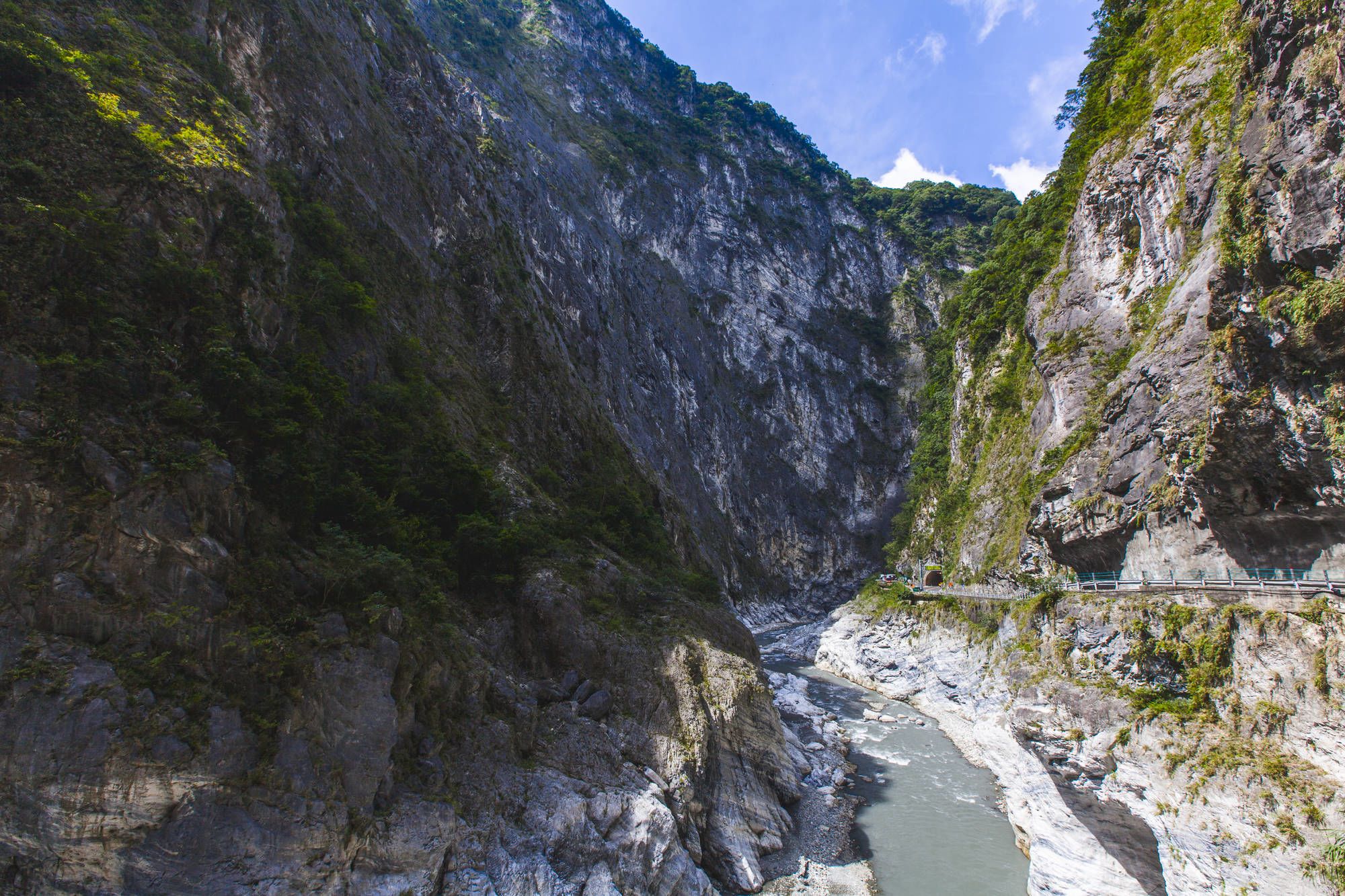 La côte orientale sauvage de Taïwan de Taipei: Taroko Gorge with Jhuilu Old Hiking Trail