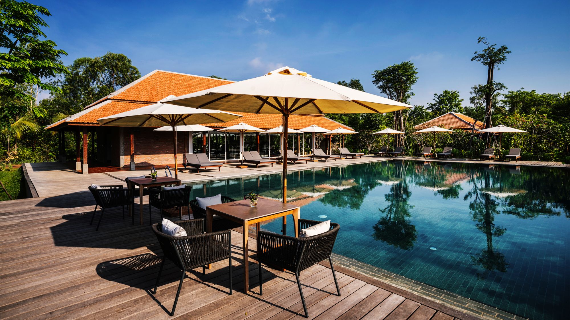 Farmhouse Resort & Spa - Smiling Gecko Sozialprojekt ab Phnom Penh: wellness: pool: Sanctuary Spa Pool and Cafe