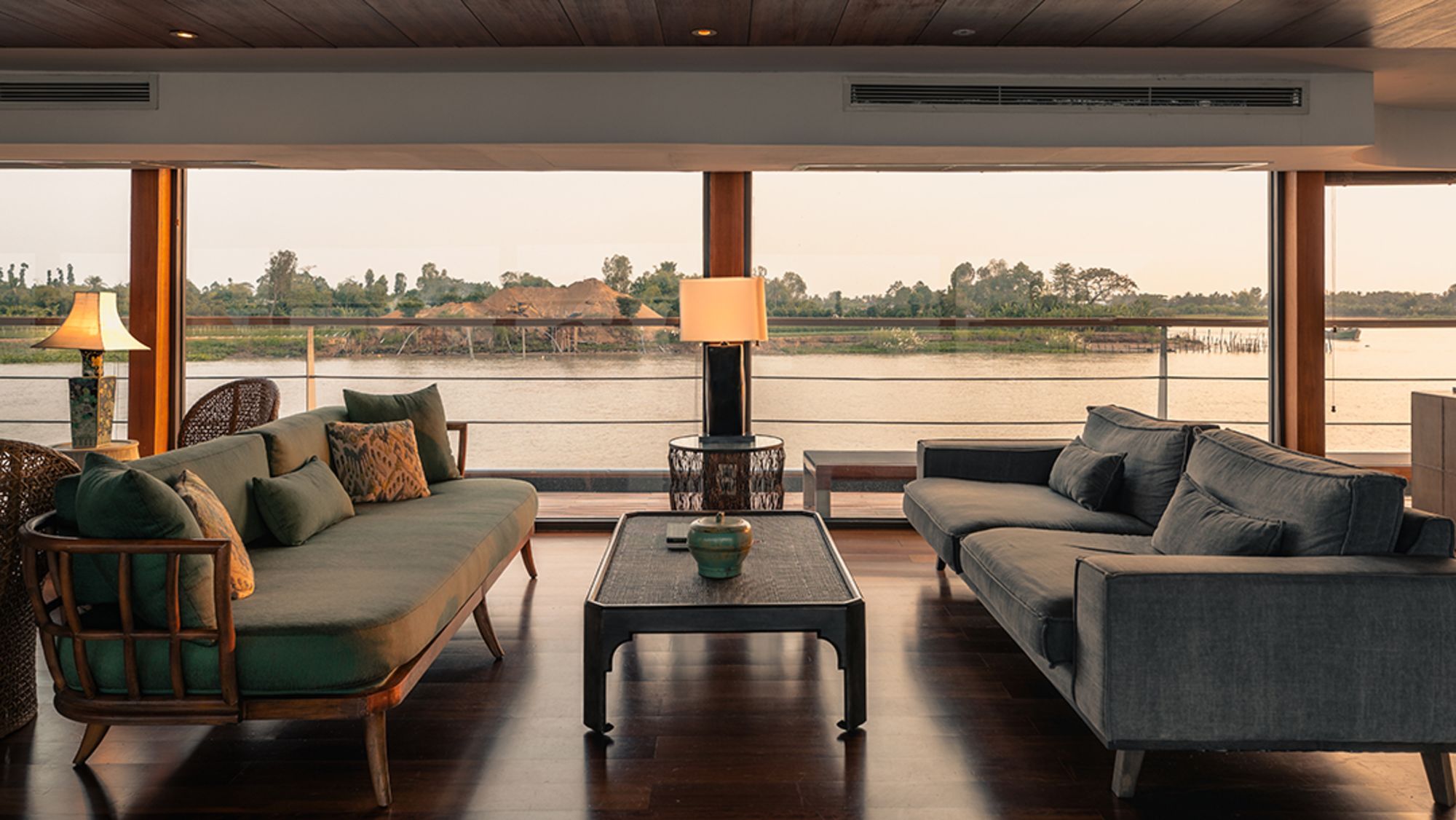 Kambodschas Wasserwelten ab Siem Reap: facilities: Indoor Lounge and Bar