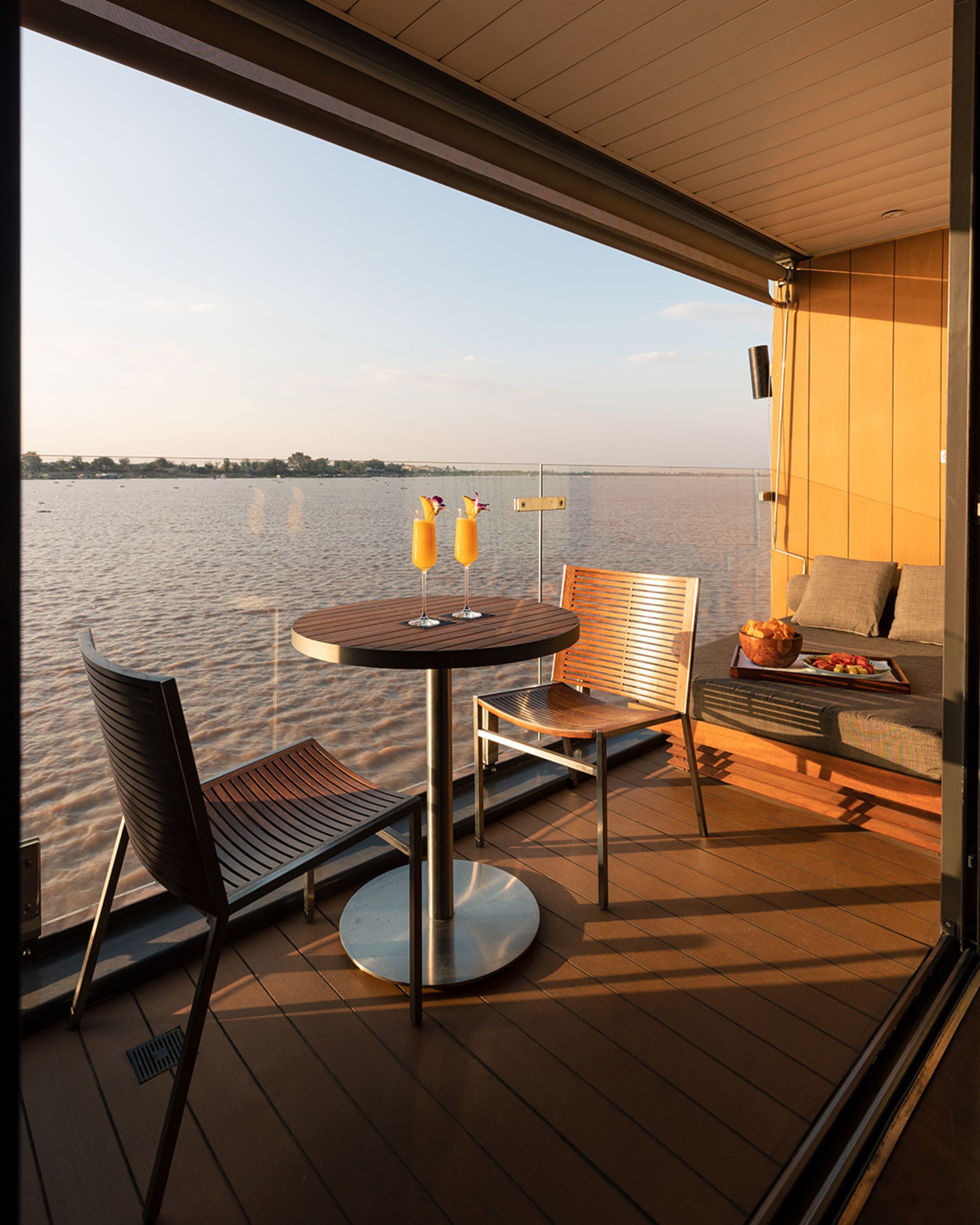 Kambodschas Wasserwelten ab Siem Reap: room: Design Suite | Balcony