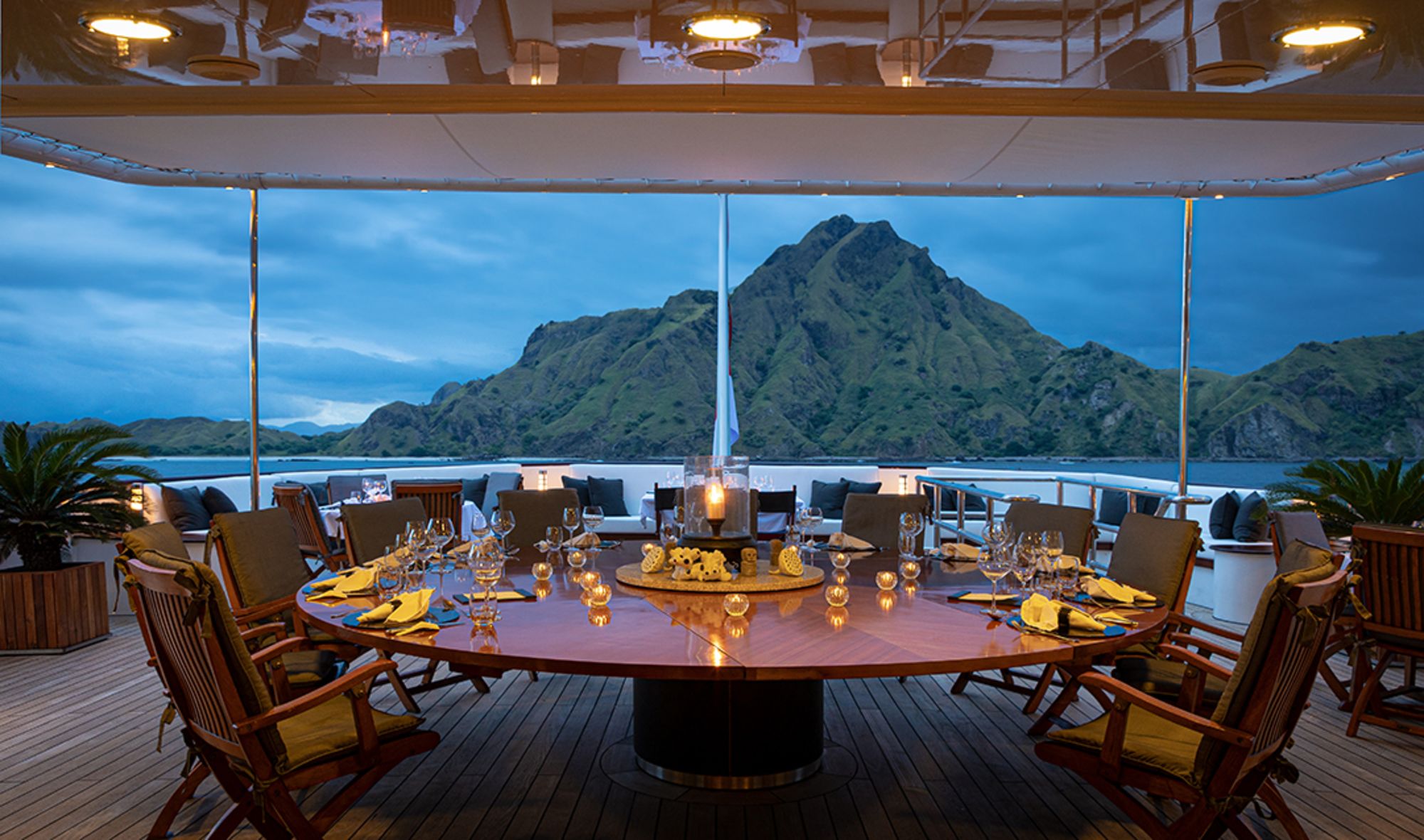 Croisière de rêve au cœur des Moluques de Ambon: Aqua Blu | Outdoor Dining