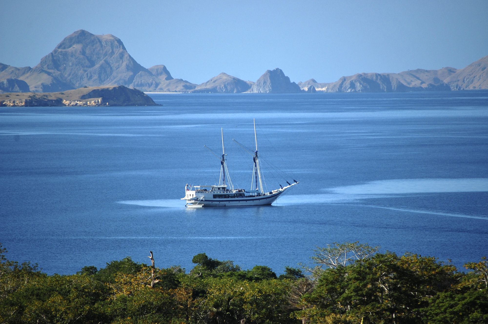Kreuzfahrt zu den Komodo-Waranen ab Labuan Bajo: Komodo Bay: Ombak Putih