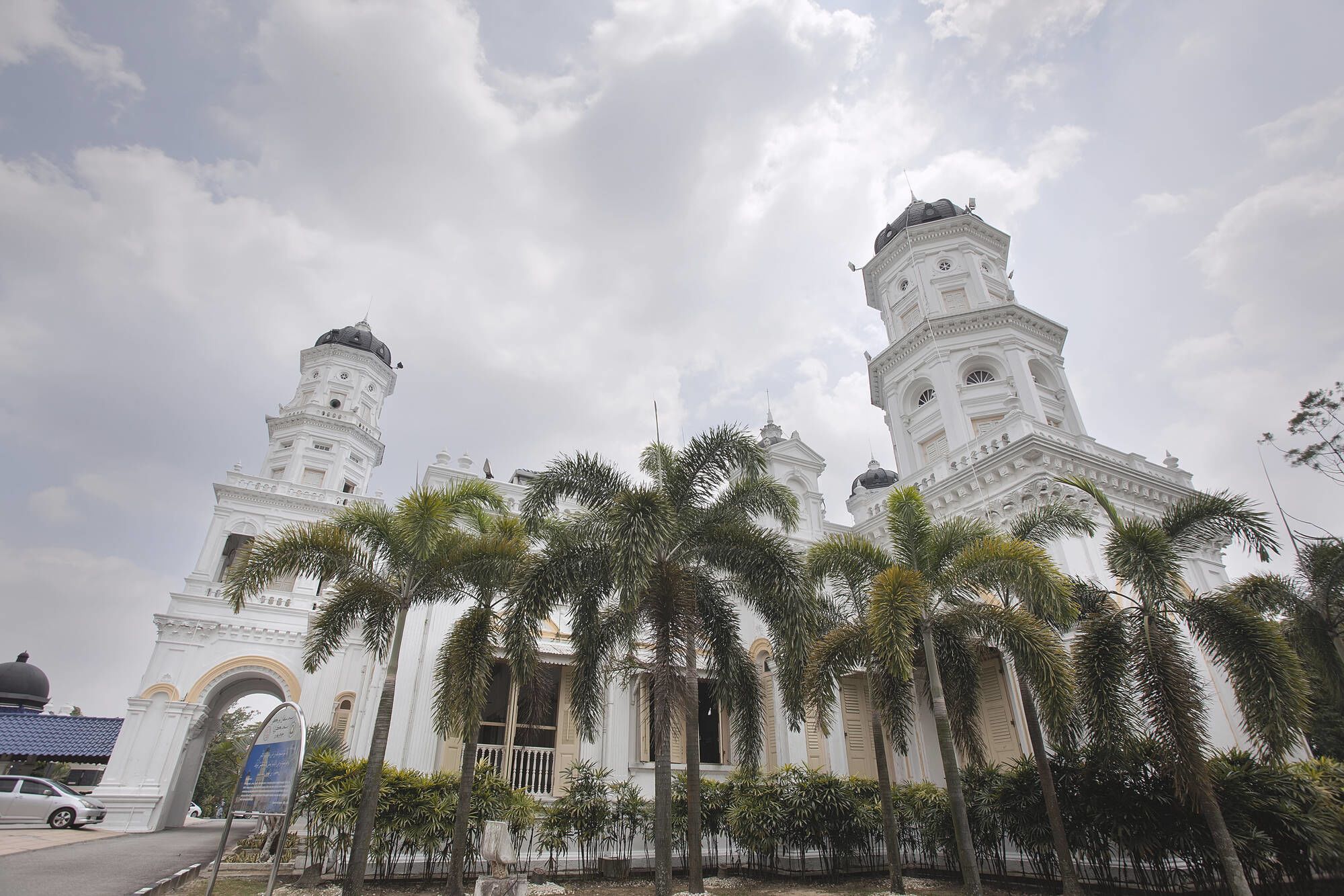 Malaysias Perlen des Südens ab Kuala Lumpur: Johor Bahru: Sultan Abu Bakar State Mosque