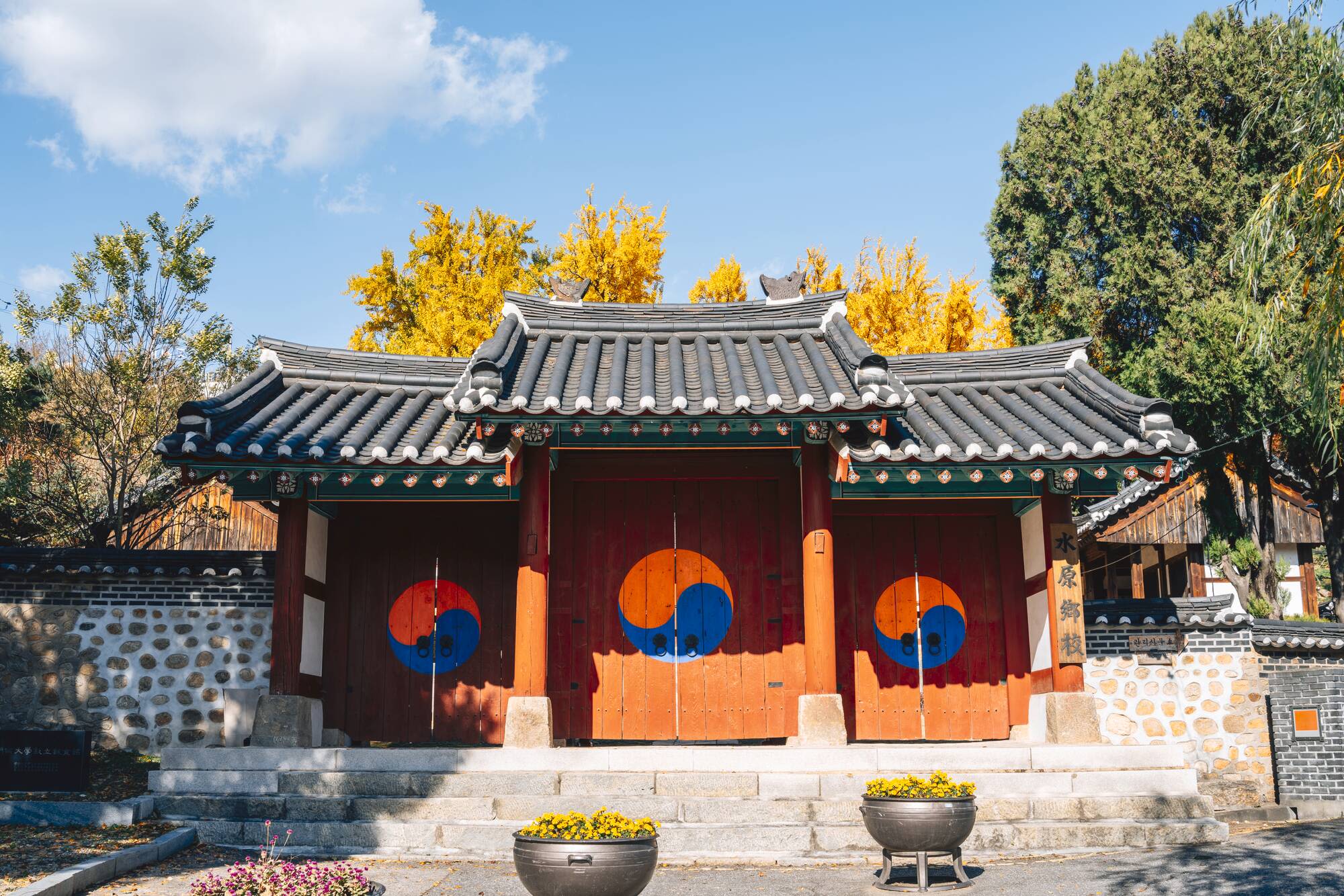Mietwagen Rundreise «Unbekanntes Korea» ab Seoul: Ancient school in Suwon