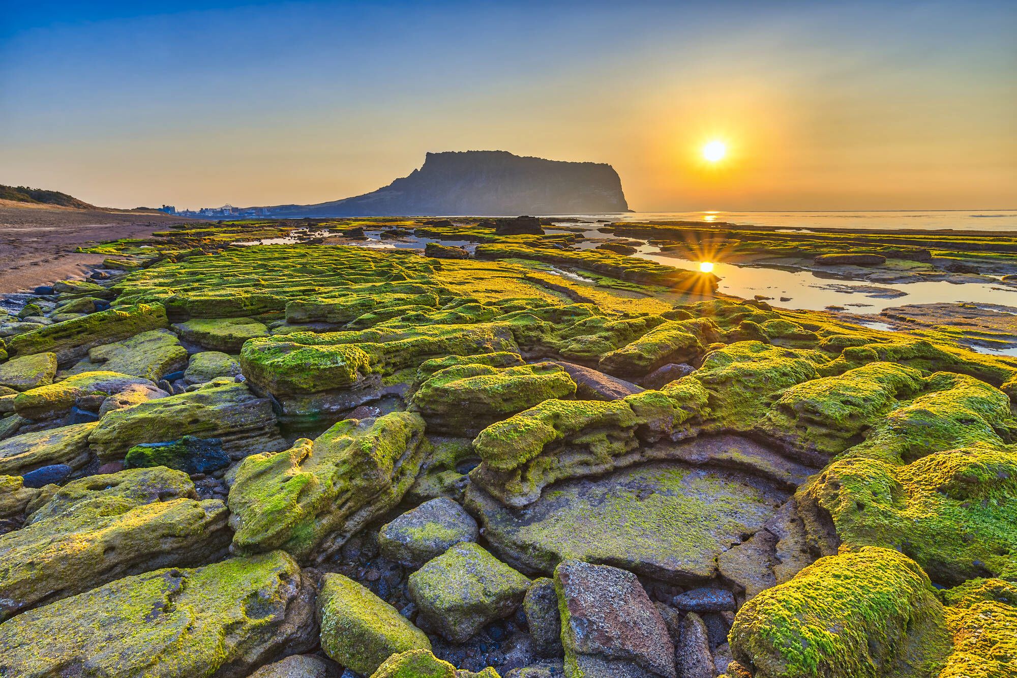 Höhepunkte Südkoreas ab Seoul: Sunrise at Jeju Do Seongsan Ilchulbong