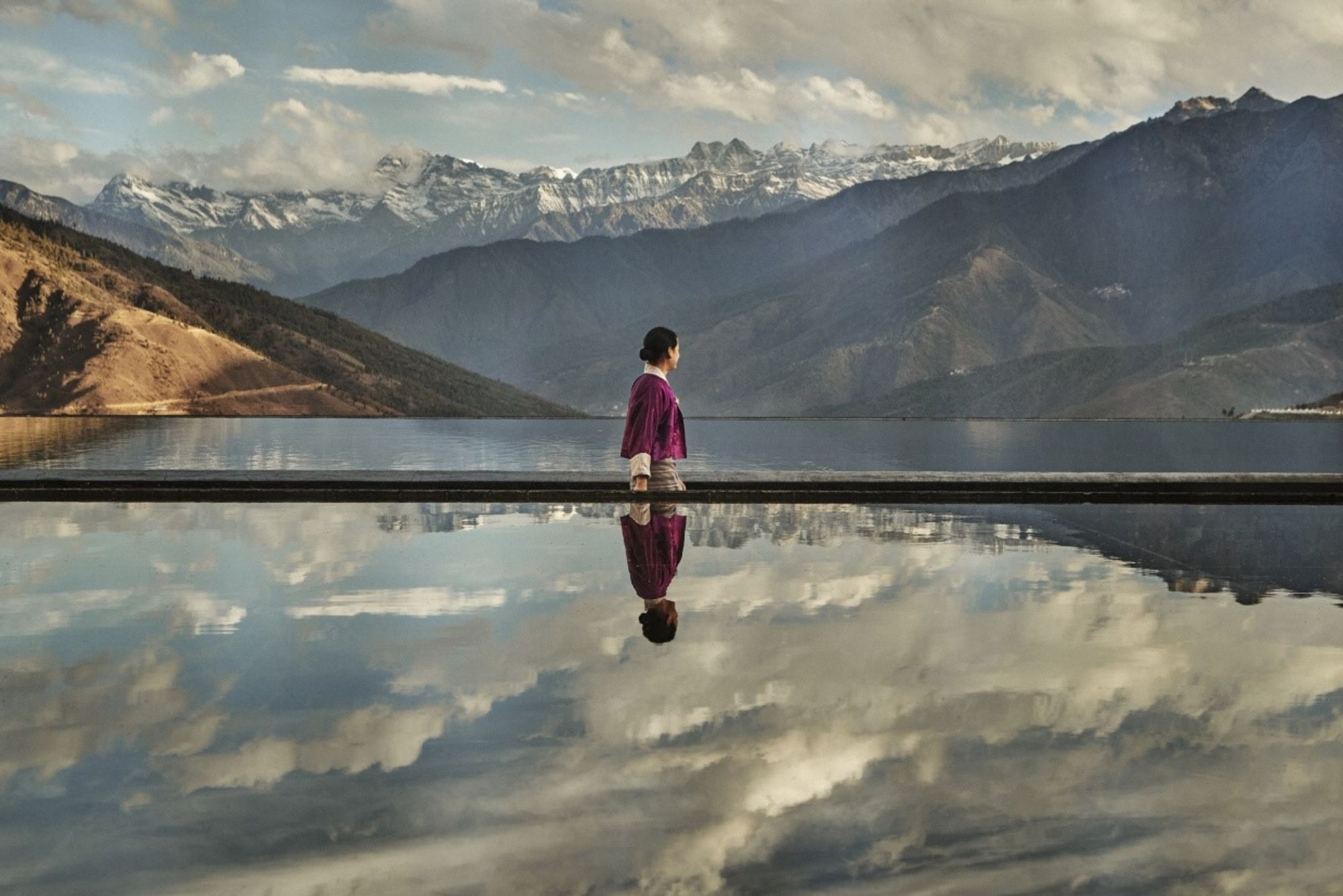 Six Senses Bhoutan pour les fins connaisseurs de Paro: opinion: Palace in the sky feflecting pond
