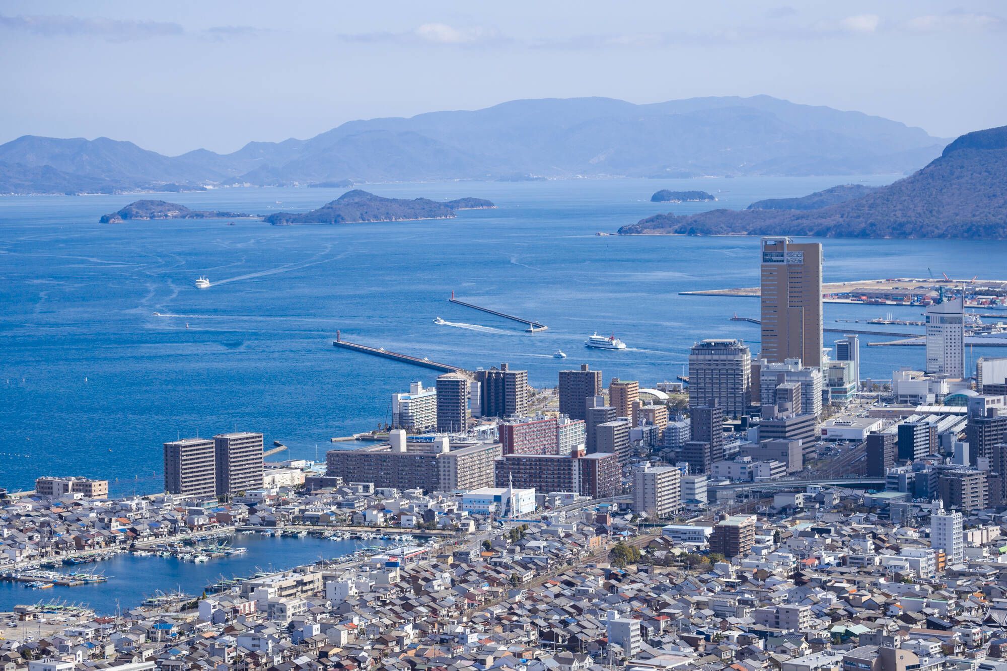 Shikoku - Le côté silencieux du Japon de Takamatsu: View over Takamatsu city