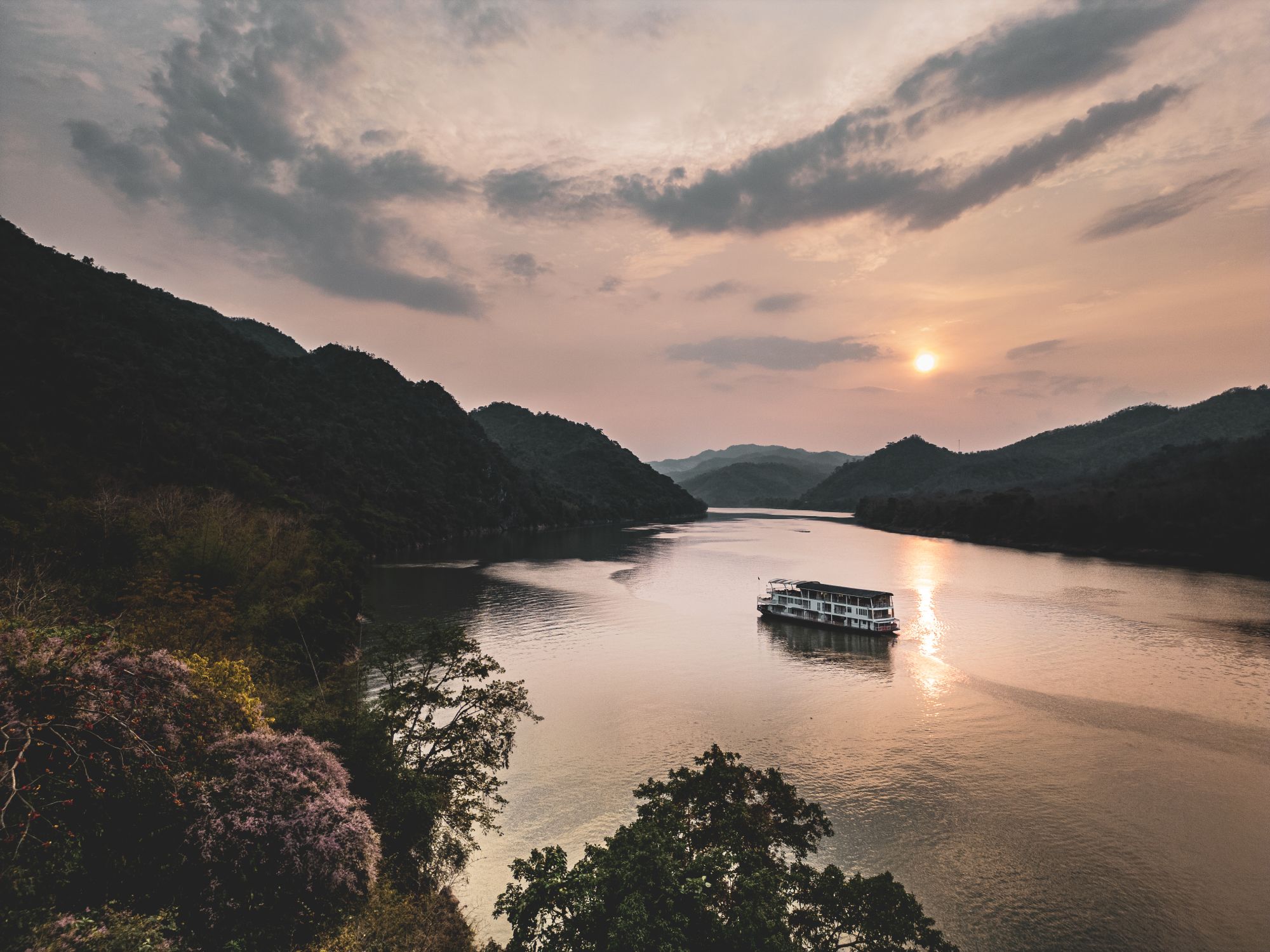 Mekong Magie mit der «Bohème» ab Vientiane: opinion: Boheme at sunset
