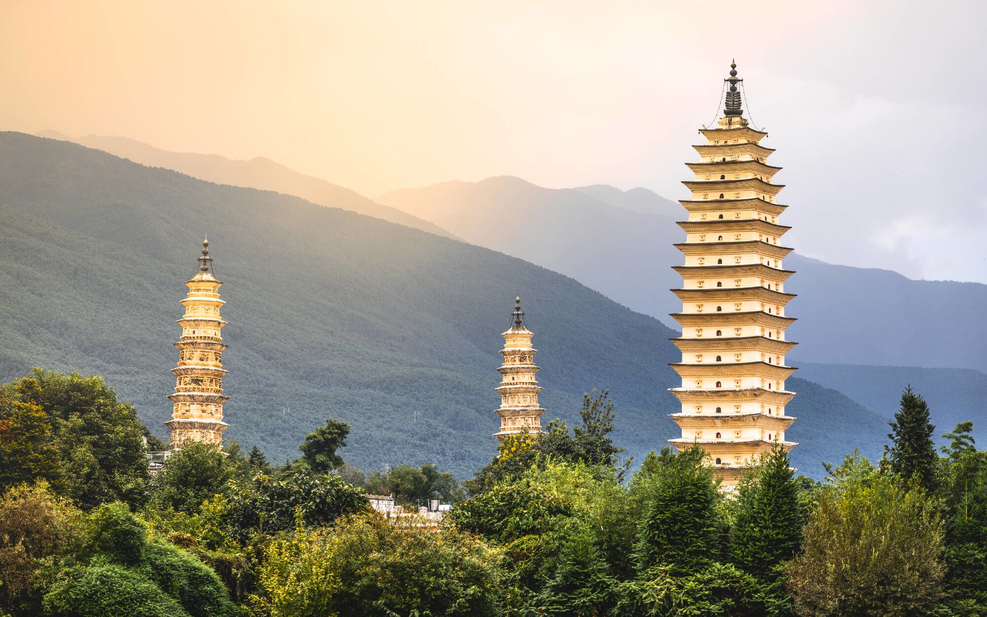 Yunnan - Laos: sur les rails entre deux mondes de Kunming: Dali Three Pagoda Temple