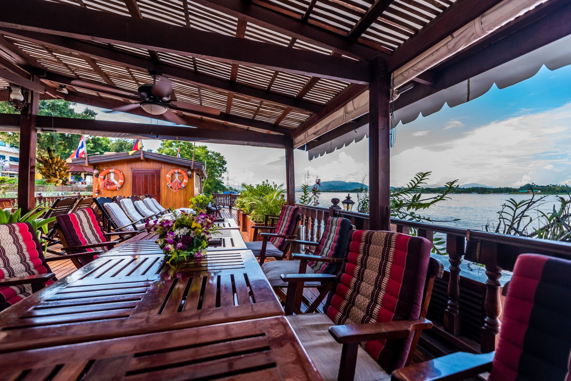 Laos im Rhythmus des Mekong (flussaufwärts) ab Luang Prabang: Outdoor dining