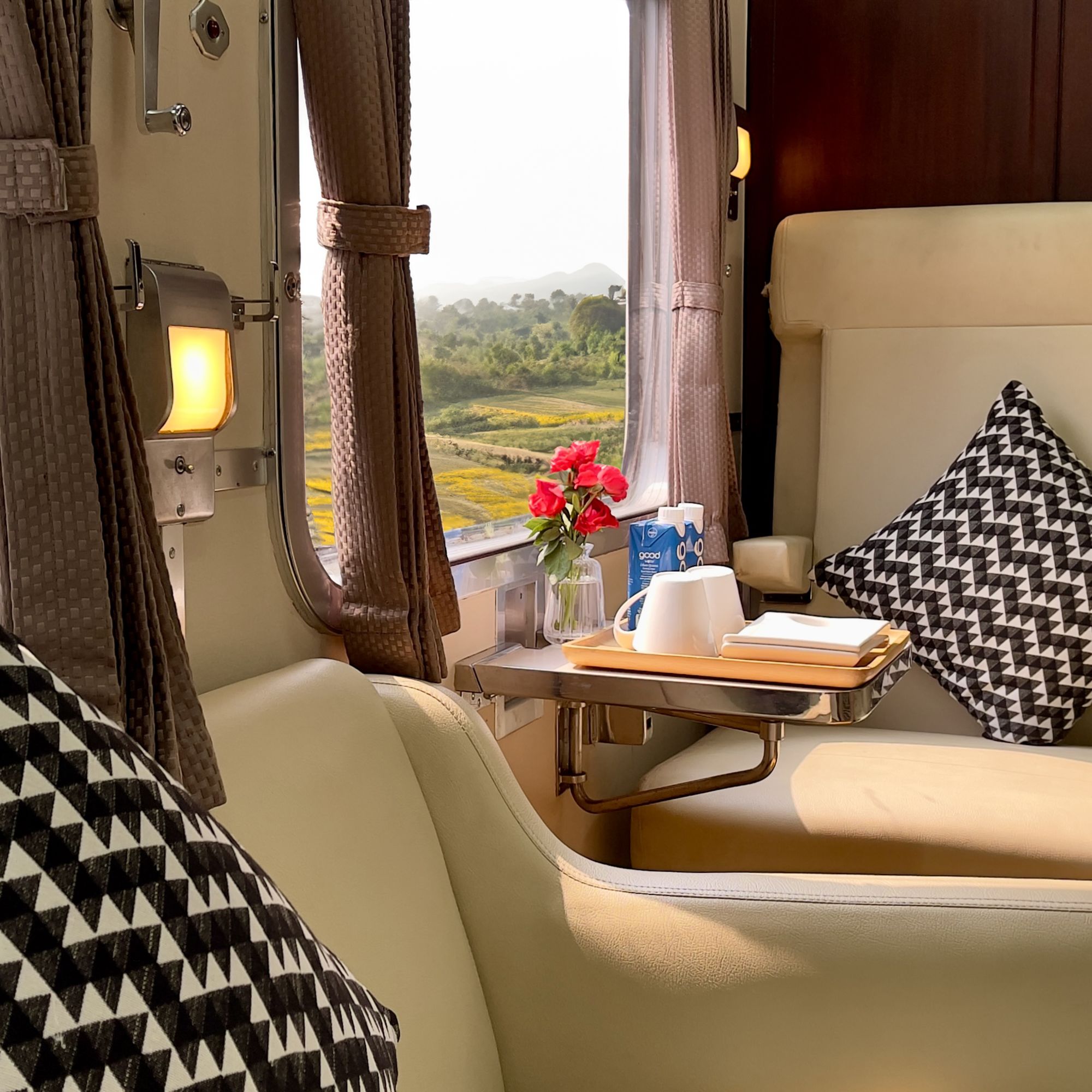 The Blue Jasmine – Heritage Zug ab Bangkok: Premium Suite