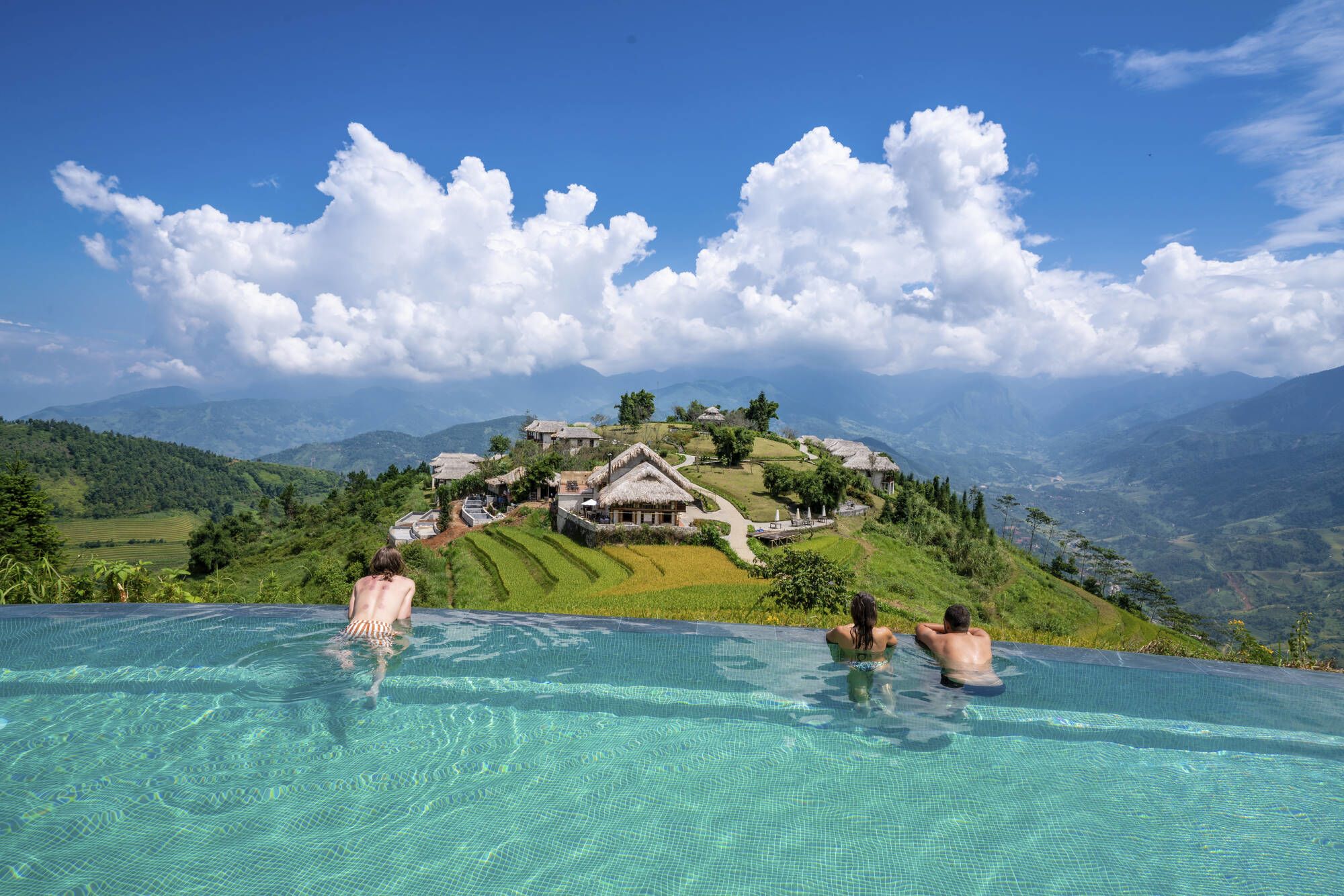 Durchs Reich der Bergvölker ab Hanoi: Topas Ecolodge Infinity Swimmingpool