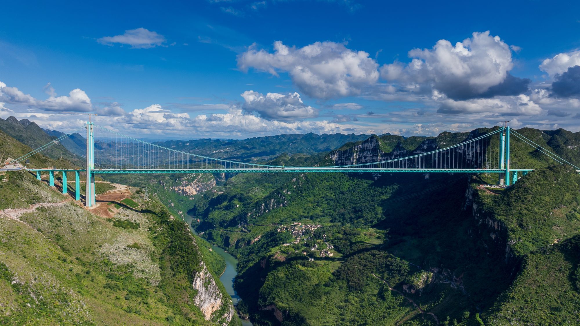 Magische Landschaften & lebendige Traditionen ab Guiyang: Huajiang Gorge Bridge
