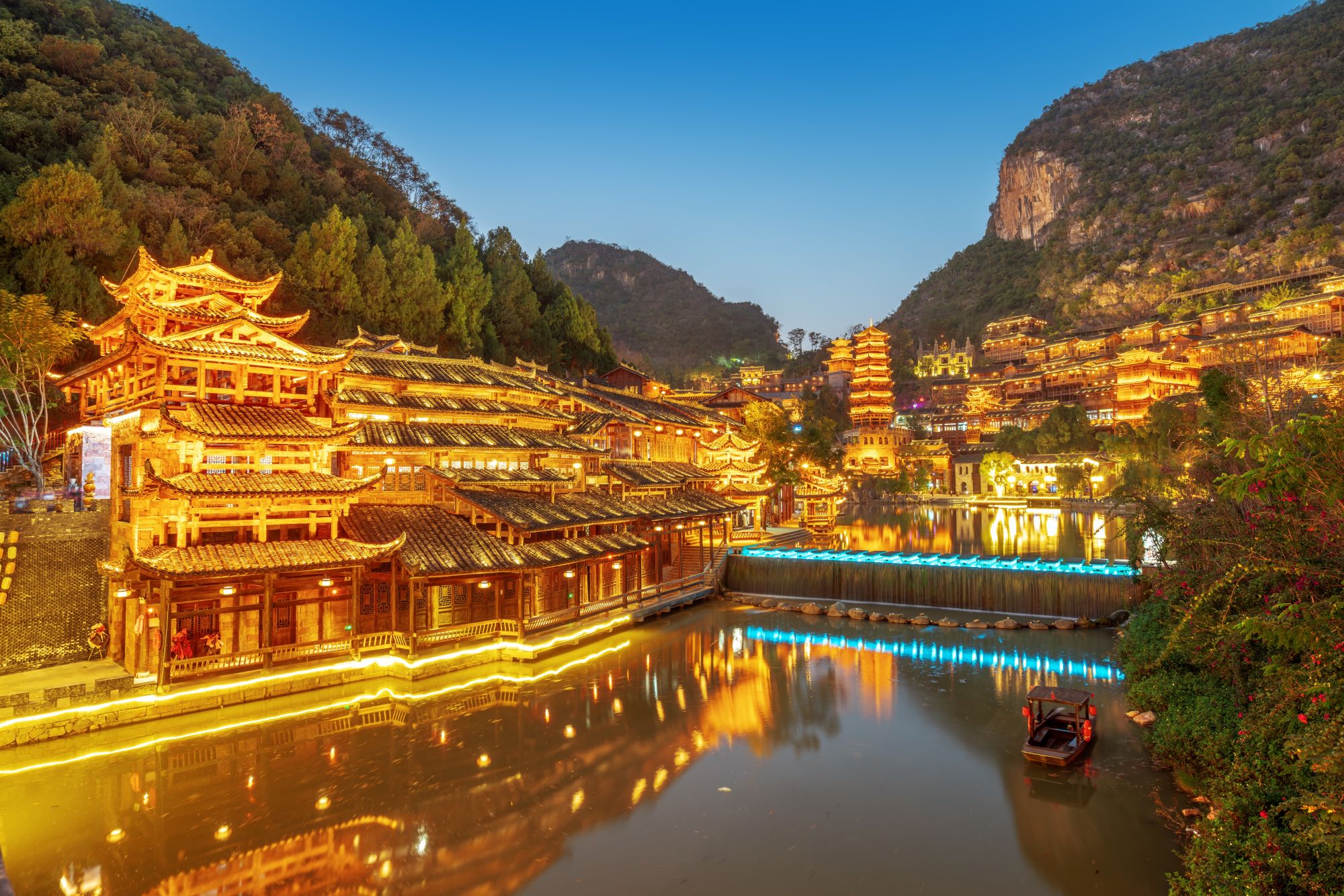 Magische Landschaften & lebendige Traditionen ab Guiyang: Fenglin Buyi Scenic Area