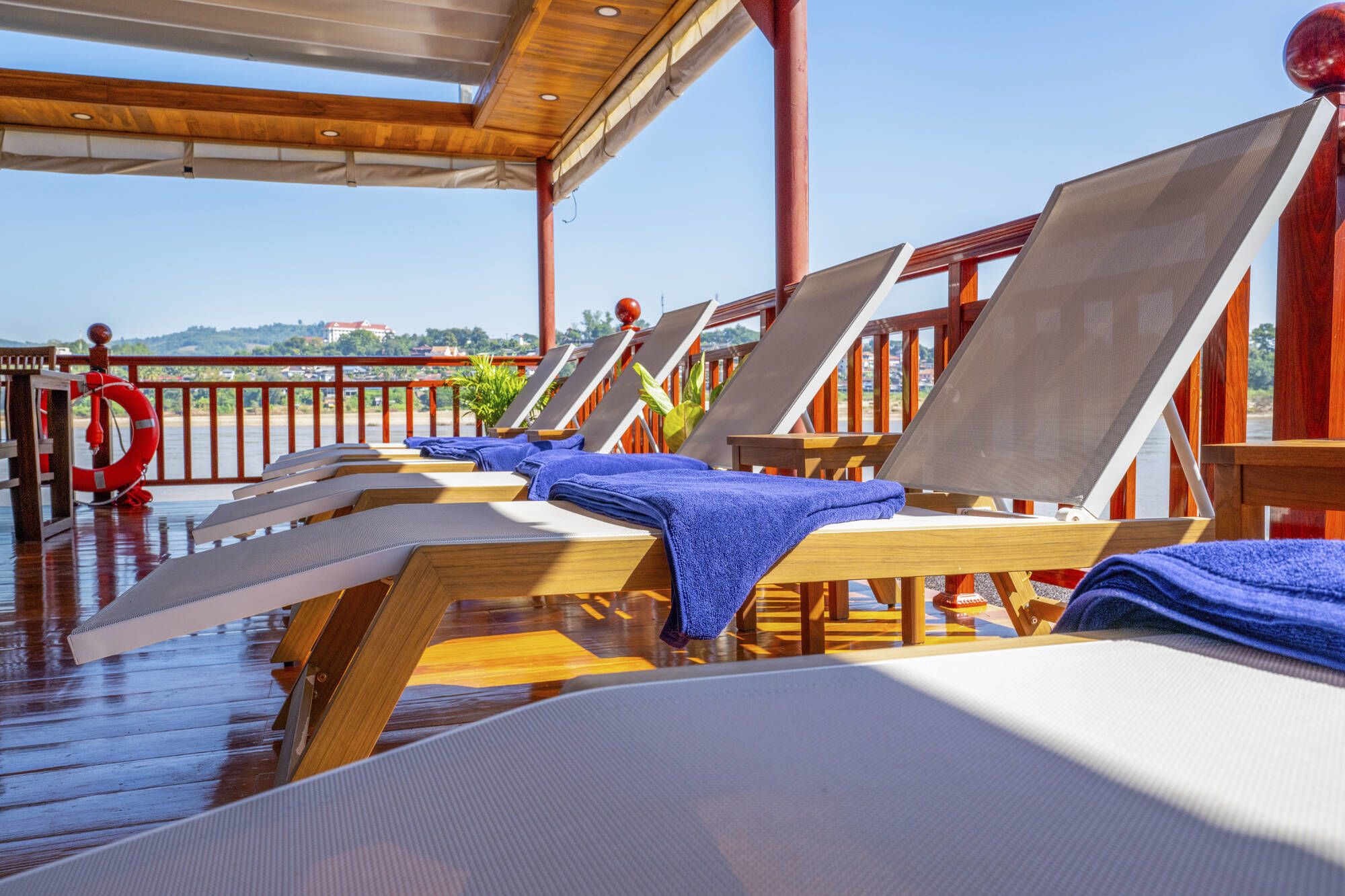 Flusskreuzfahrt mit der «Mekong Star» ab Chiang Rai: Sundeck