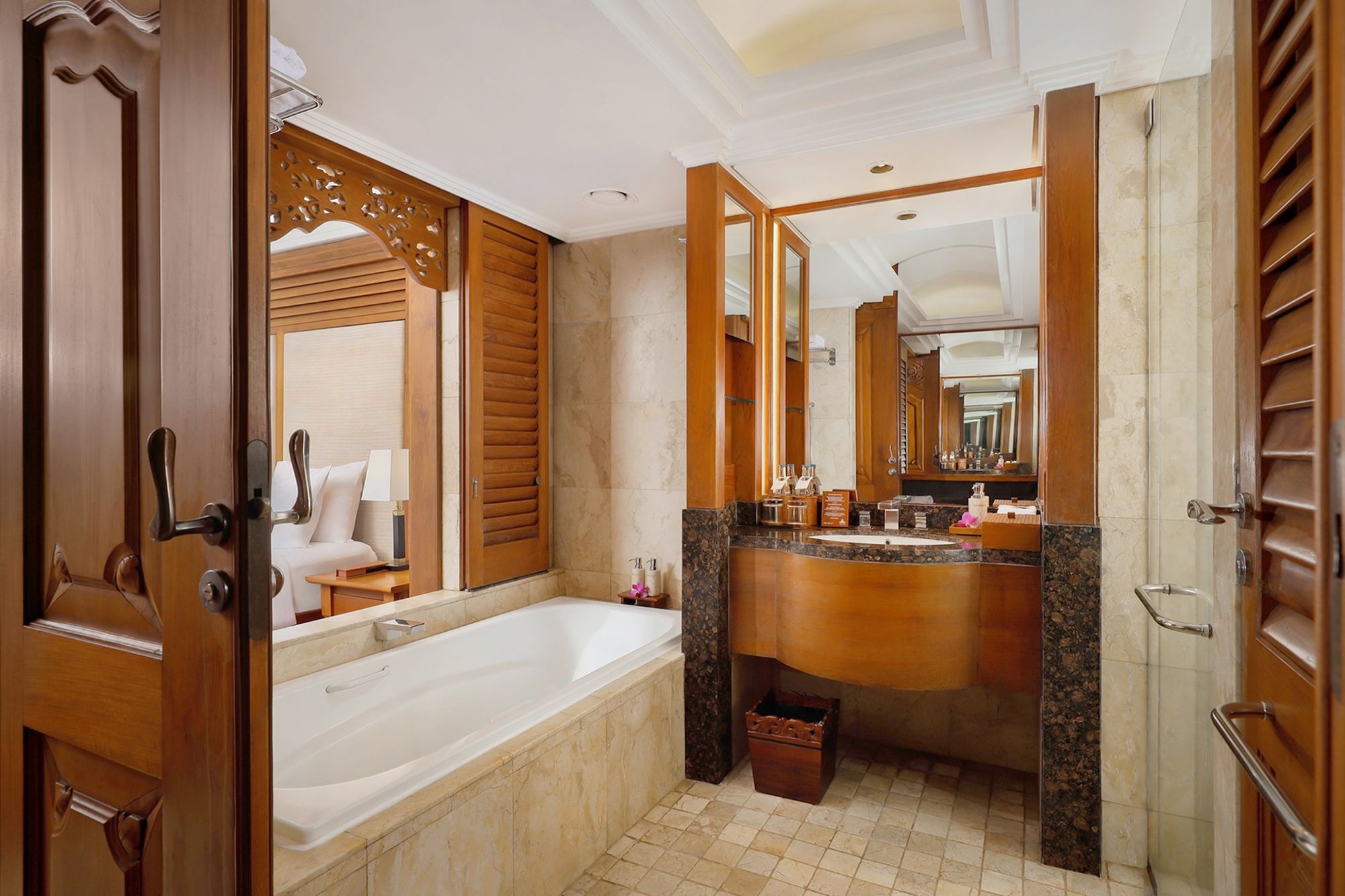 Nusa Dua Beach Hotel & Spa-Handwritten Collection in Südbali: Premier | Bathroom