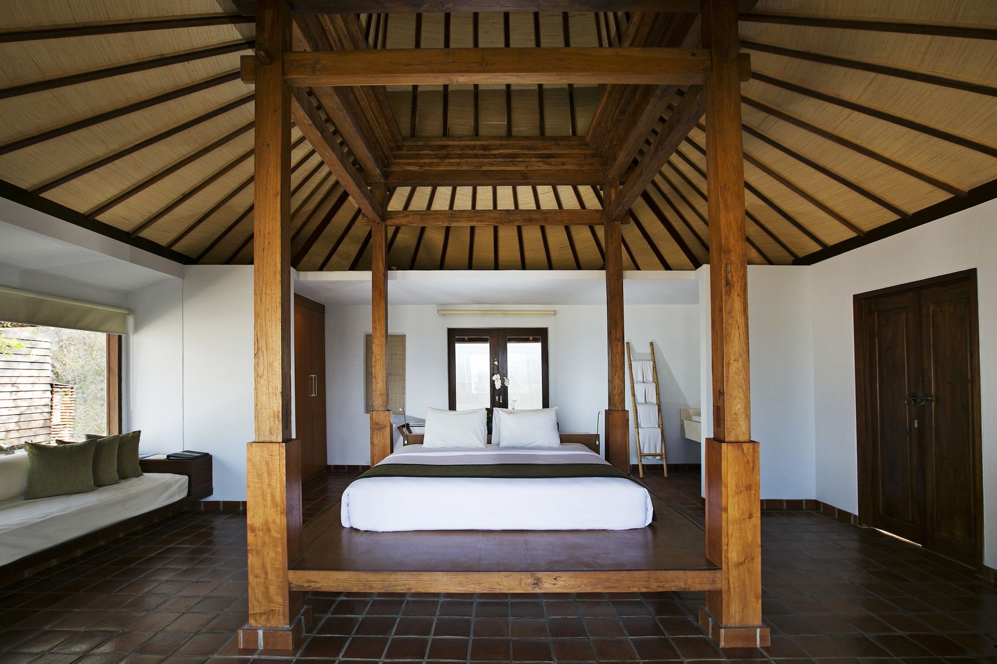 The Menjangan in Nordbali: Beach Villa | Interior