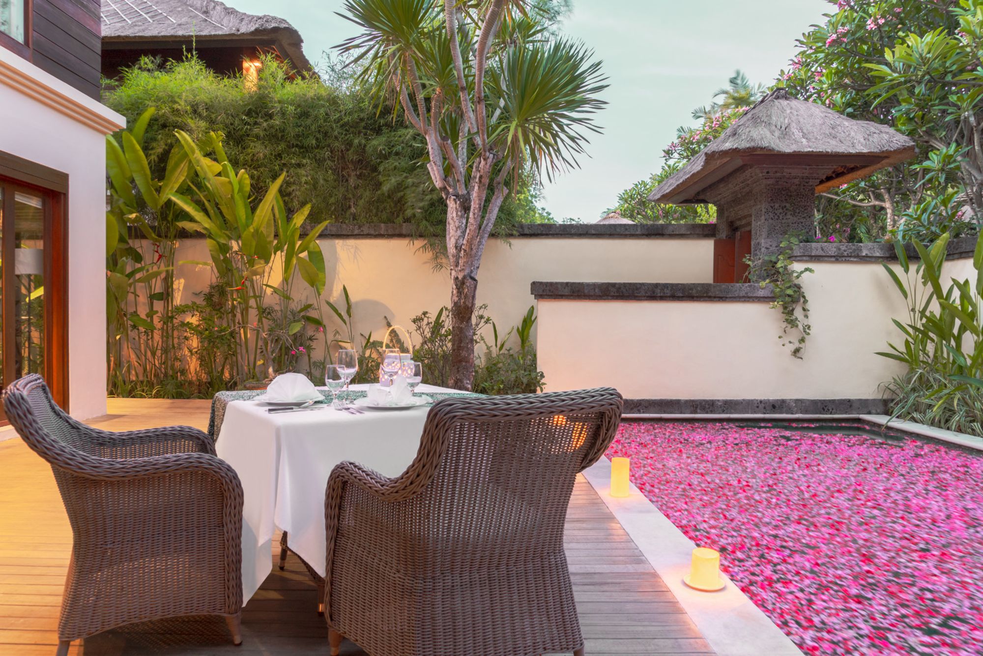 The Pavilions Bali à Sud de Bali:  Plantation Pool Villa | Dinner in Villa