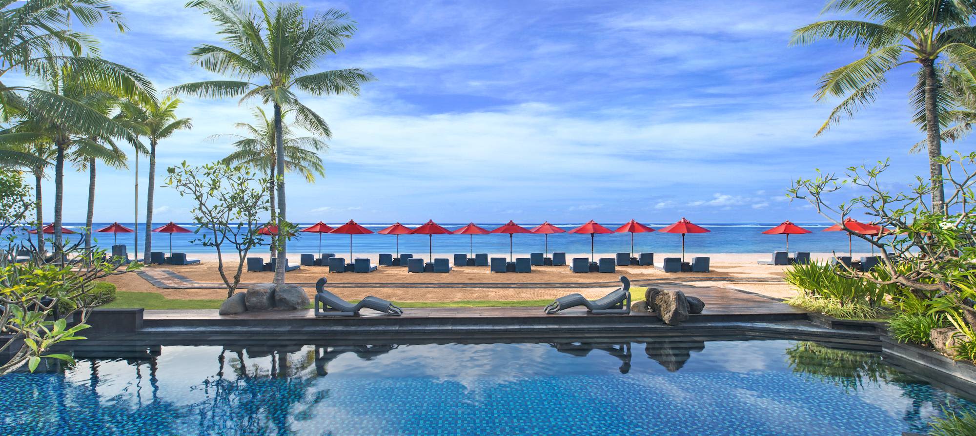 The St. Regis Bali Resort in Südbali: Views to the Beach from Kayuputi Restaurant