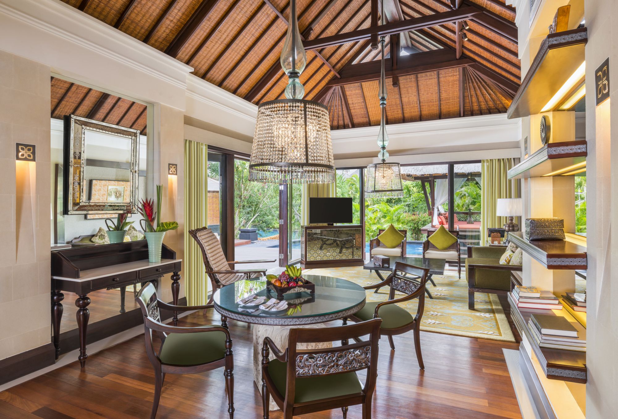The St. Regis Bali Resort in Südbali: St. Regis Lagoon Villa | Living Room