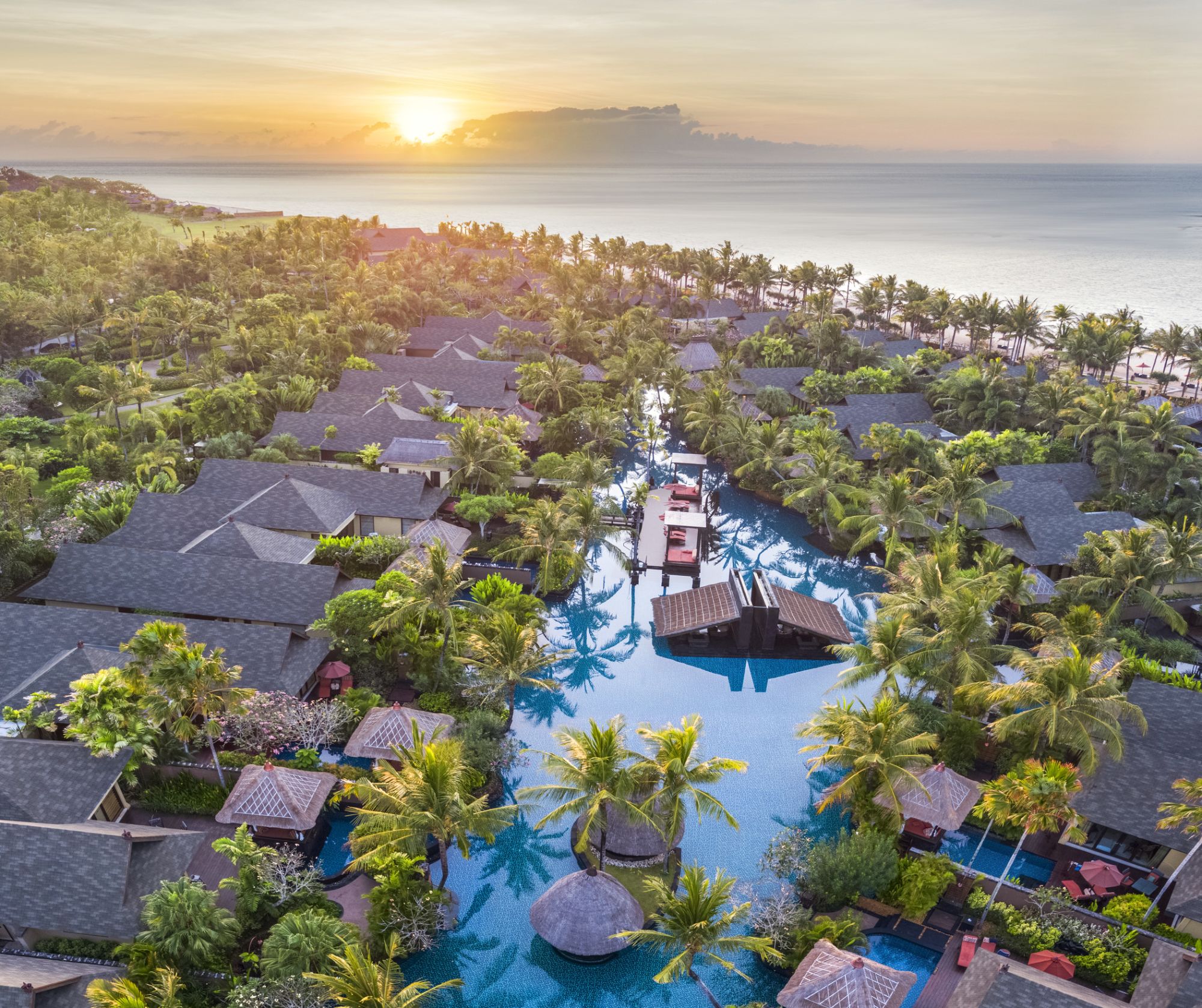 The St. Regis Bali Resort in Südbali: Aerial Lagoon Pool and Beach