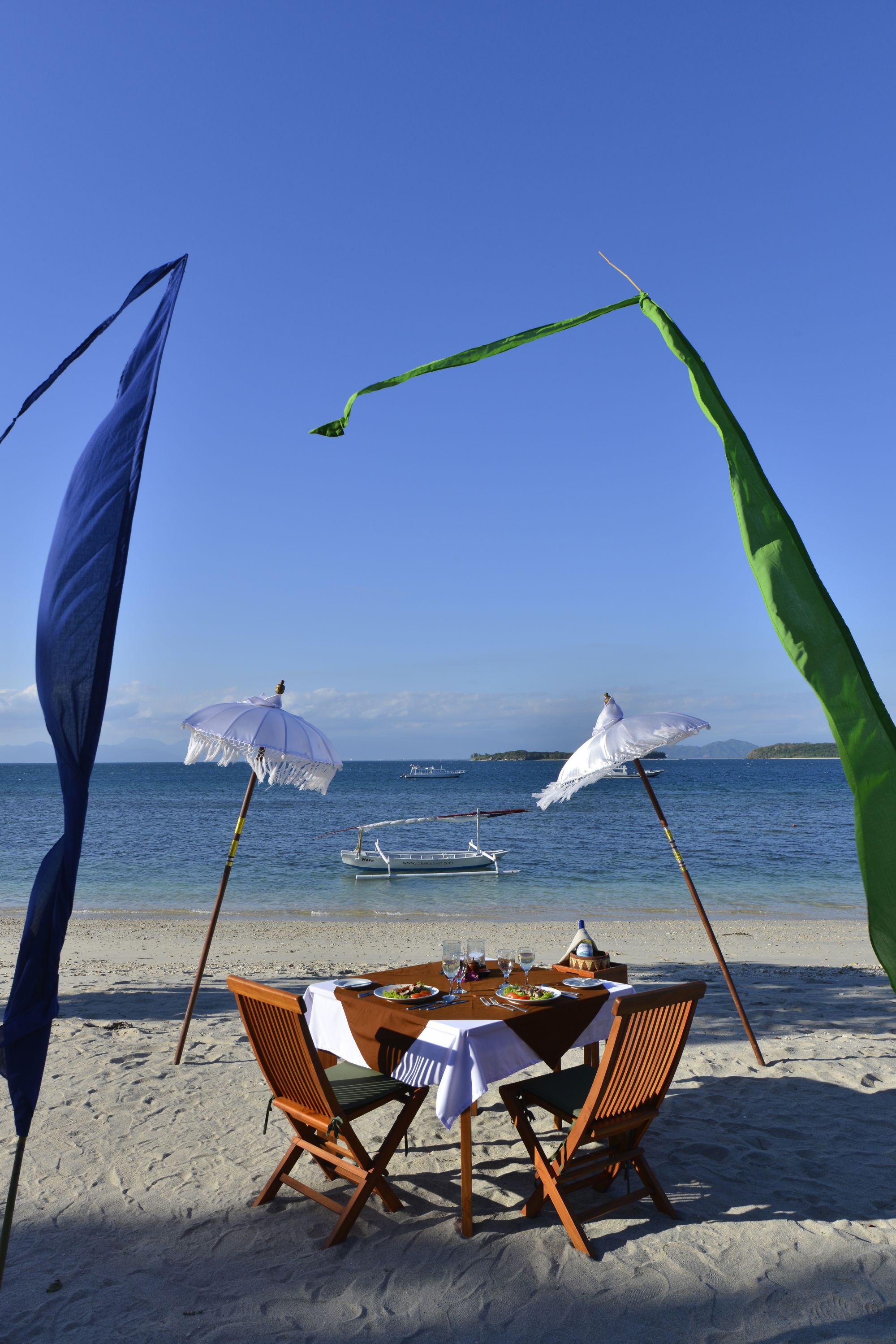Cocotinos Sekotong à Lombok: Lunch at the beach