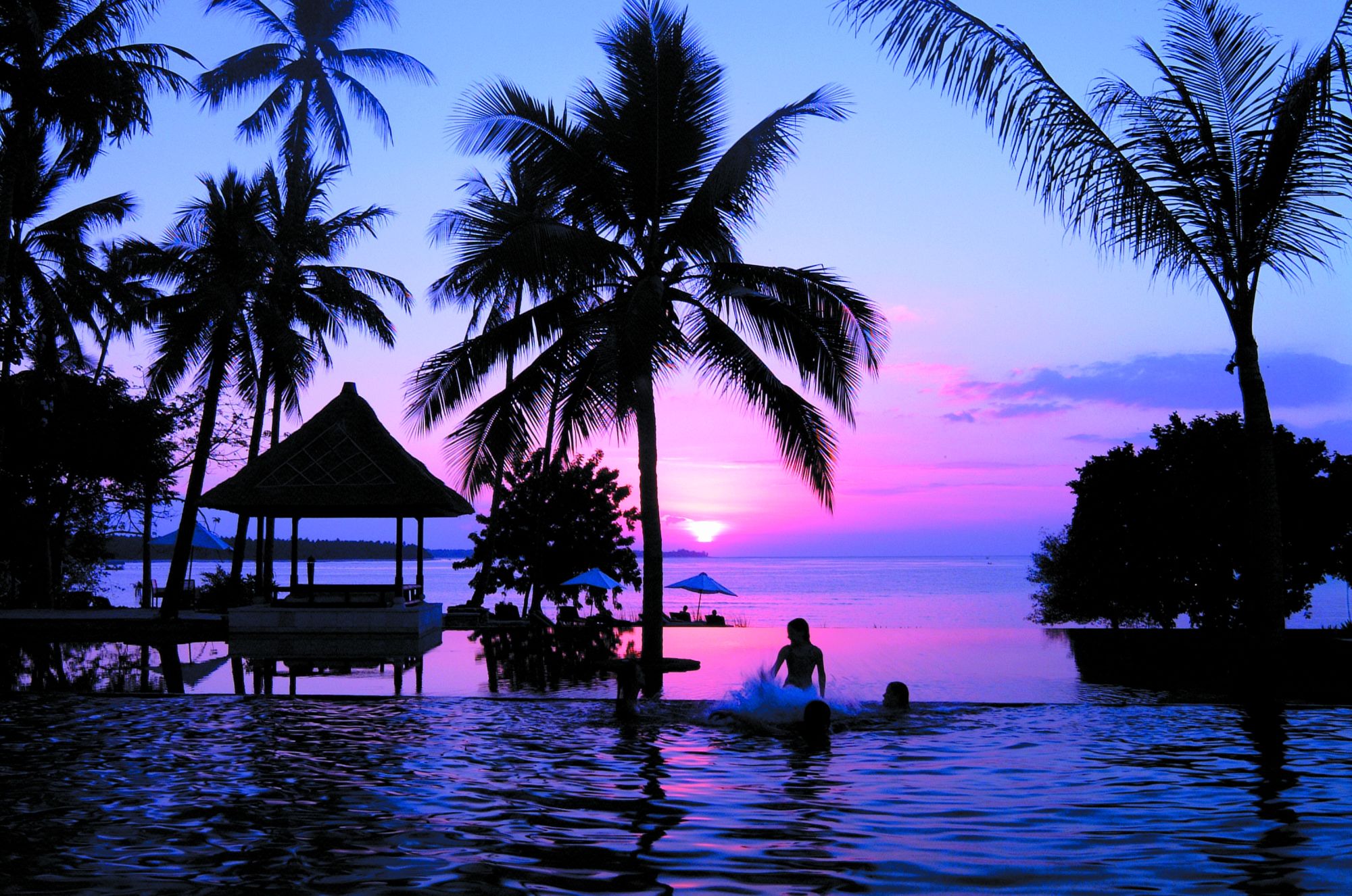 The Oberoi Beach Resort, Lombok: Lombok Oberoi Sunset with kids