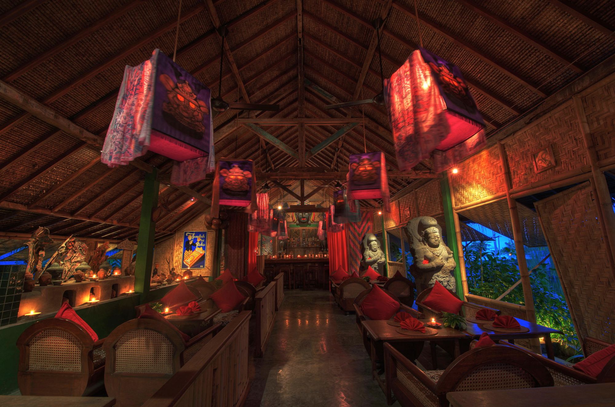 Tugu Lombok: Lara Djonggrang Bar