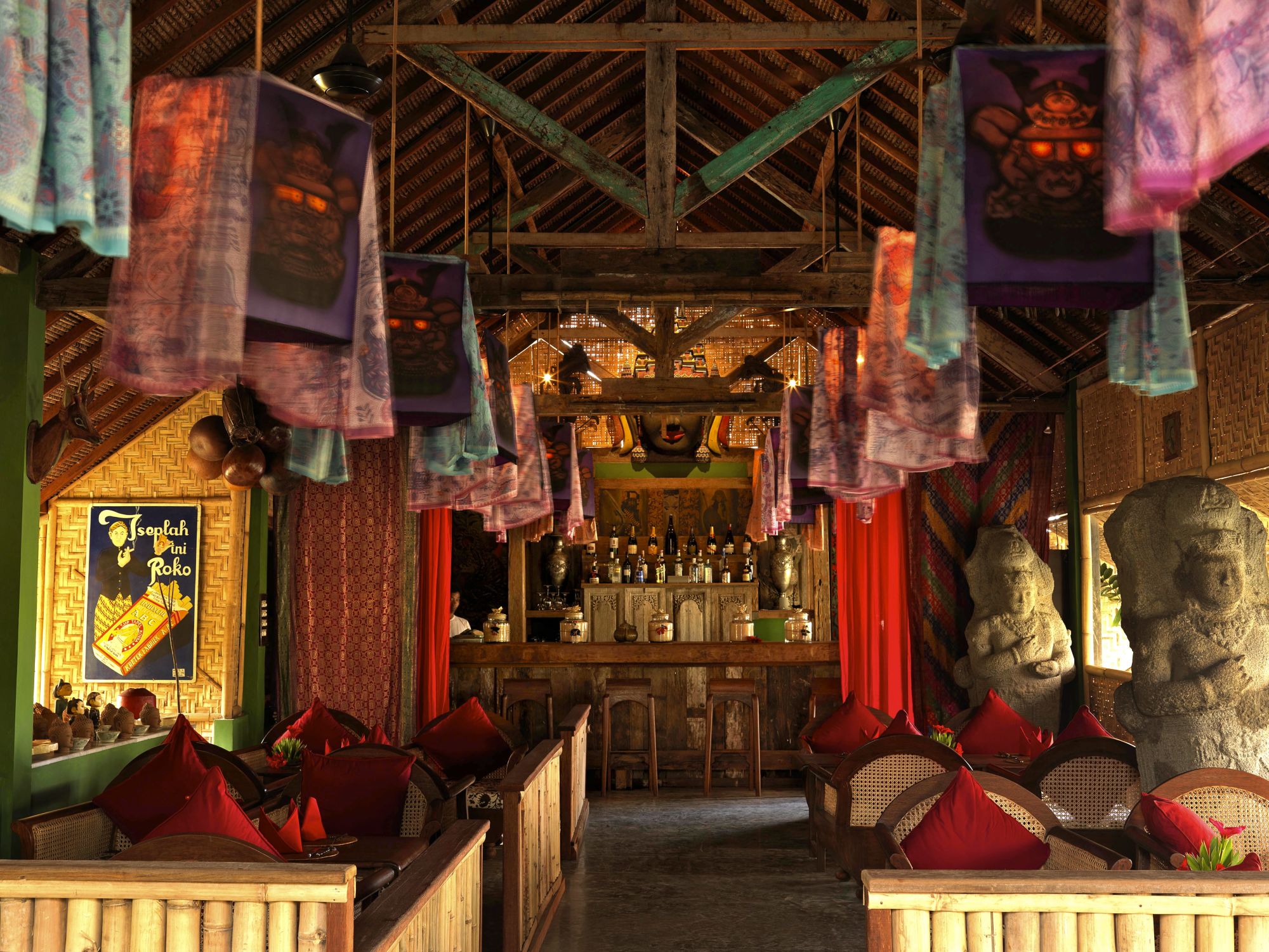 Tugu Lombok: Lara Djonggrang Bar