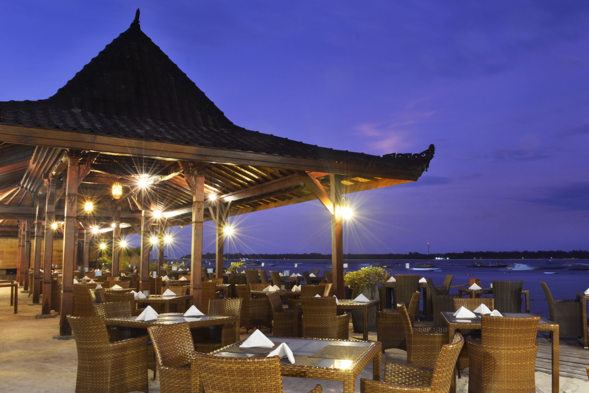 Vila Ombak à Gili:  Restaurant d'Ombak Joglo