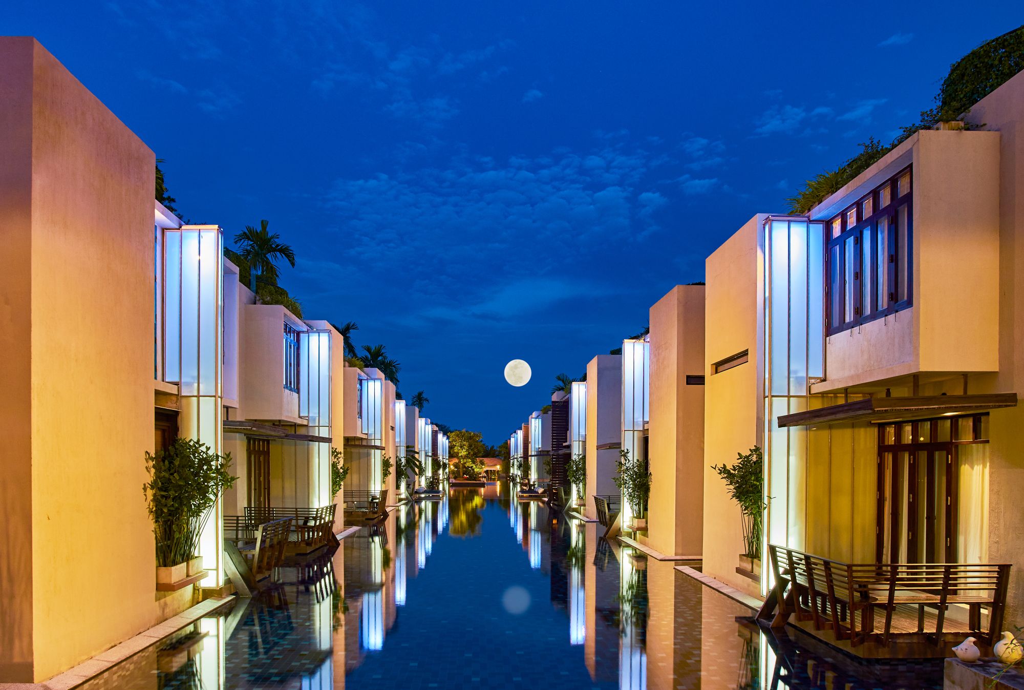 Let's Sea Hua Hin Al Fresco Resort: Exterior Night Moonrise