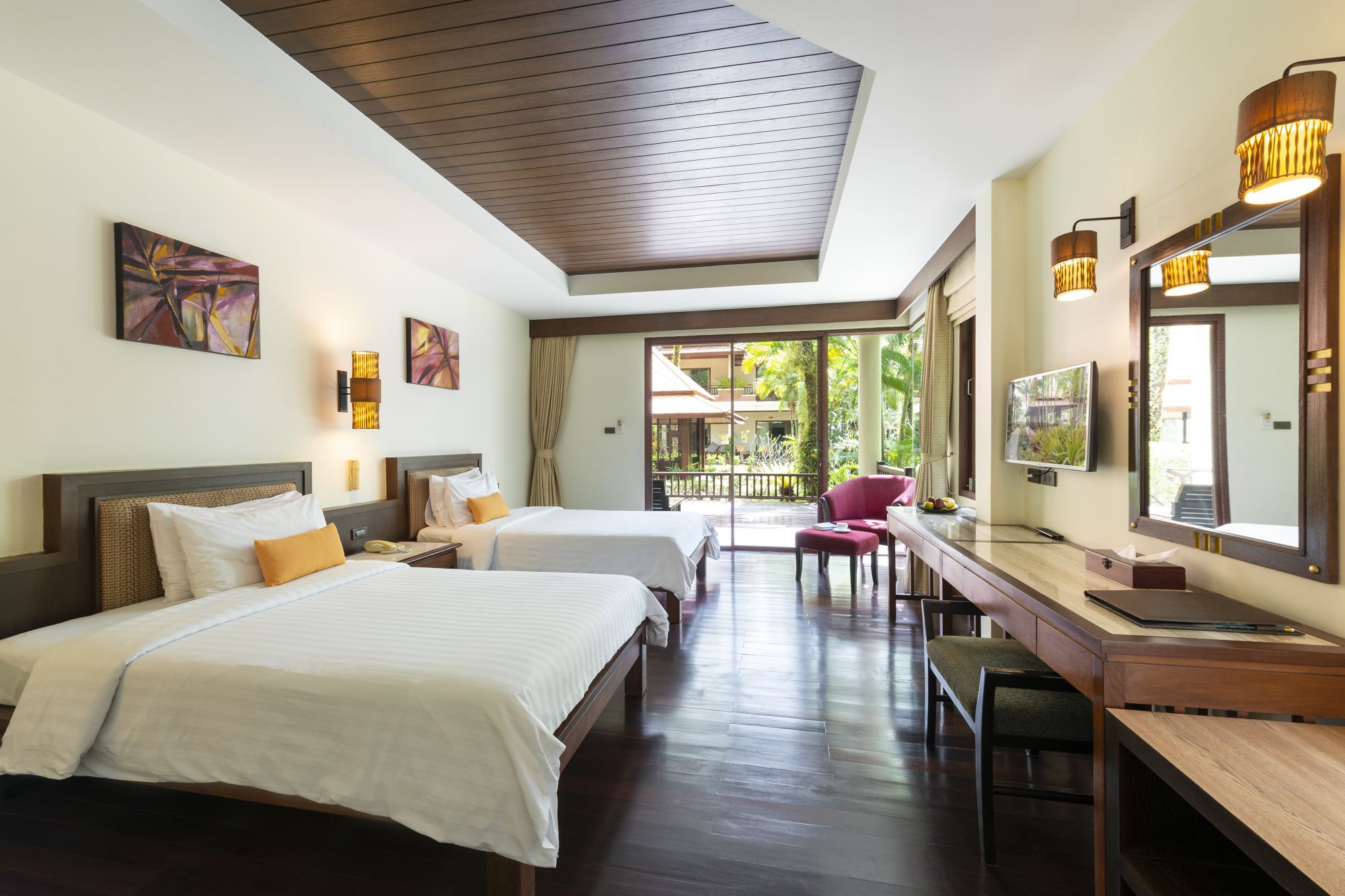 Khao Lak Bayfront Resort: Deluxe Room