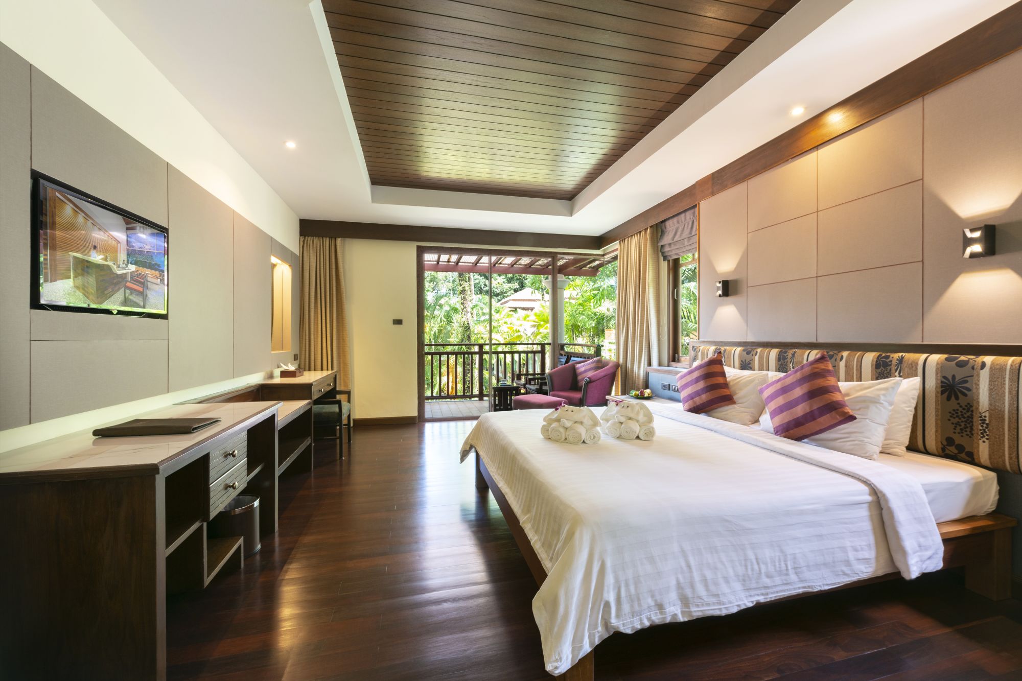 Khao Lak Bayfront Resort: Deluxe Room