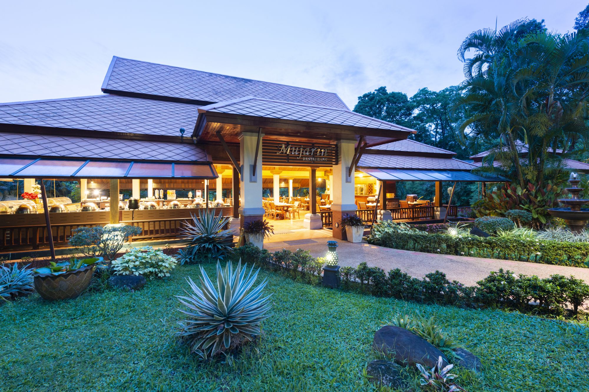 Khao Lak Bayfront Resort: Restaurant