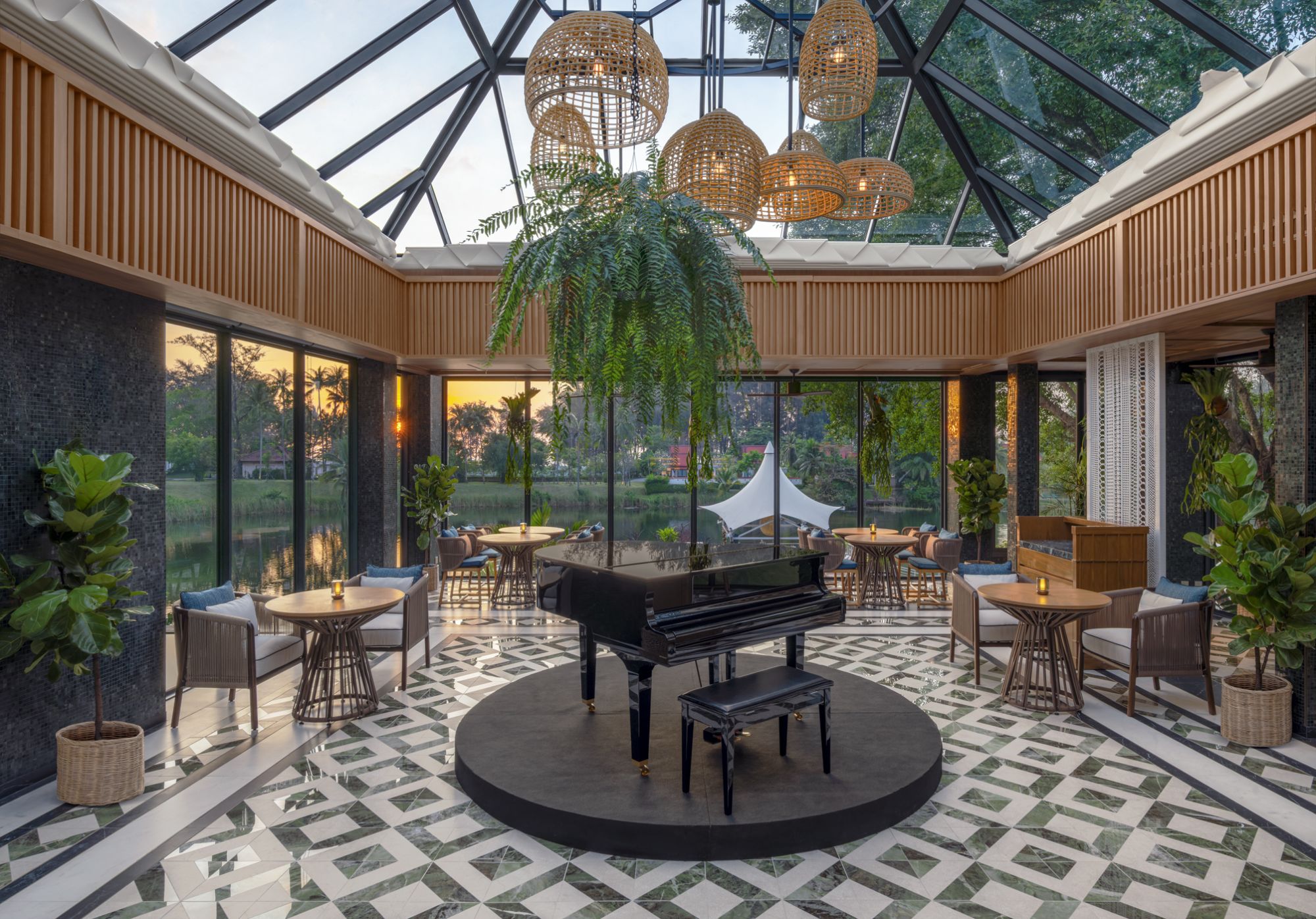 Banyan Tree Phuket:  Saisons Bar
