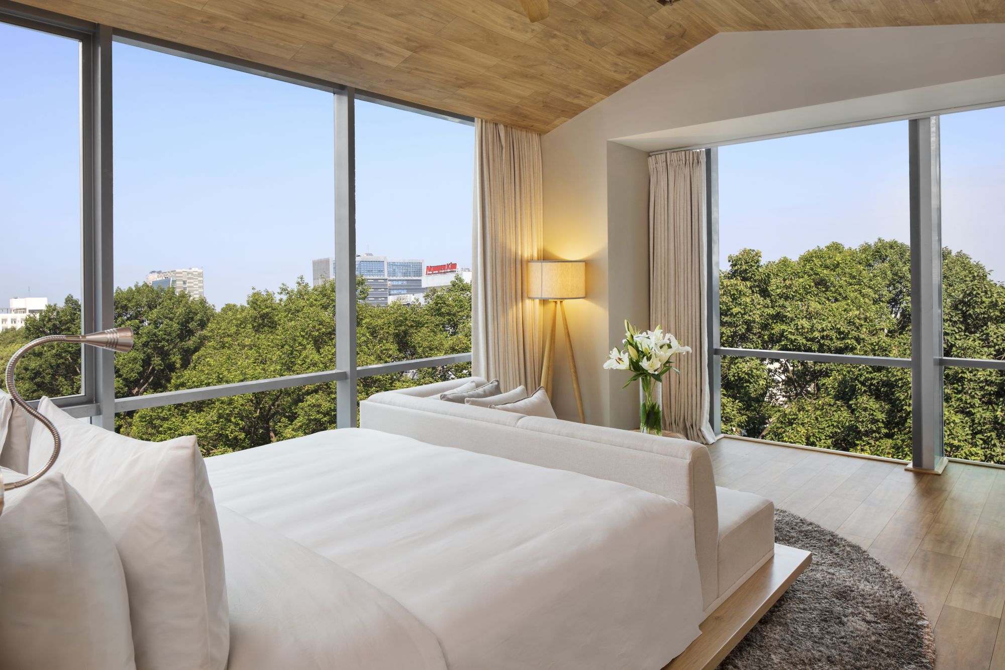 Fusion Suites Saigon: Corner Suite