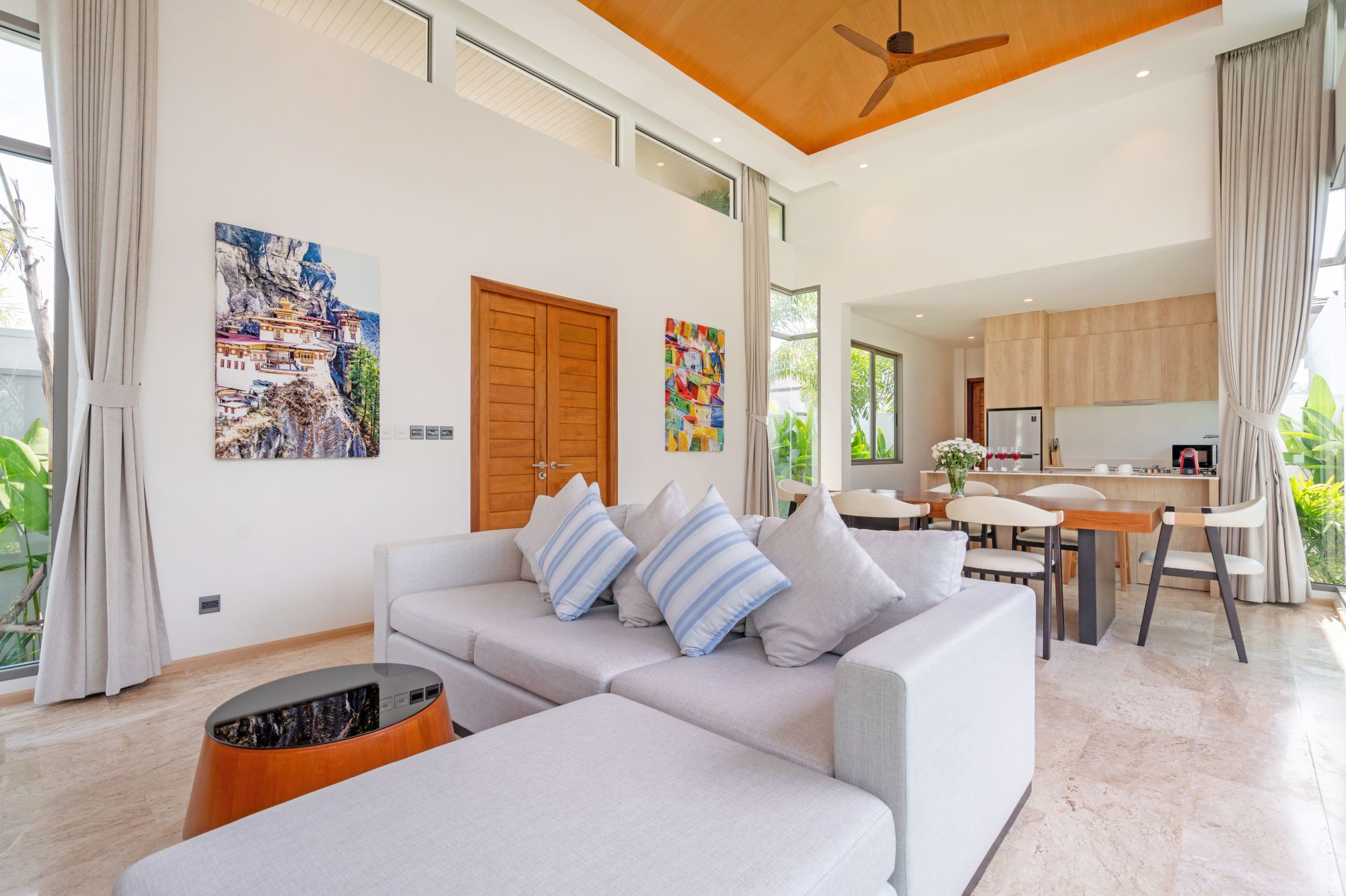 Escape Villas in Phuket: Deluxe Garden Pool Villa 2-BR | living
