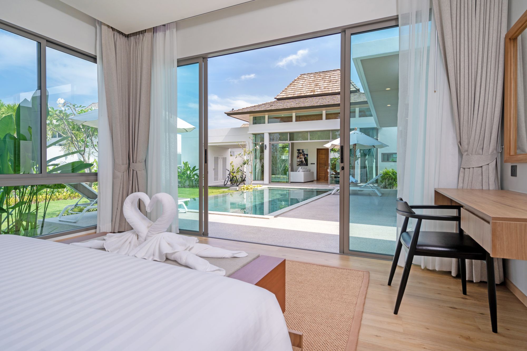 Escape Villas in Phuket: Deluxe Garden Pool Villa 2-BR