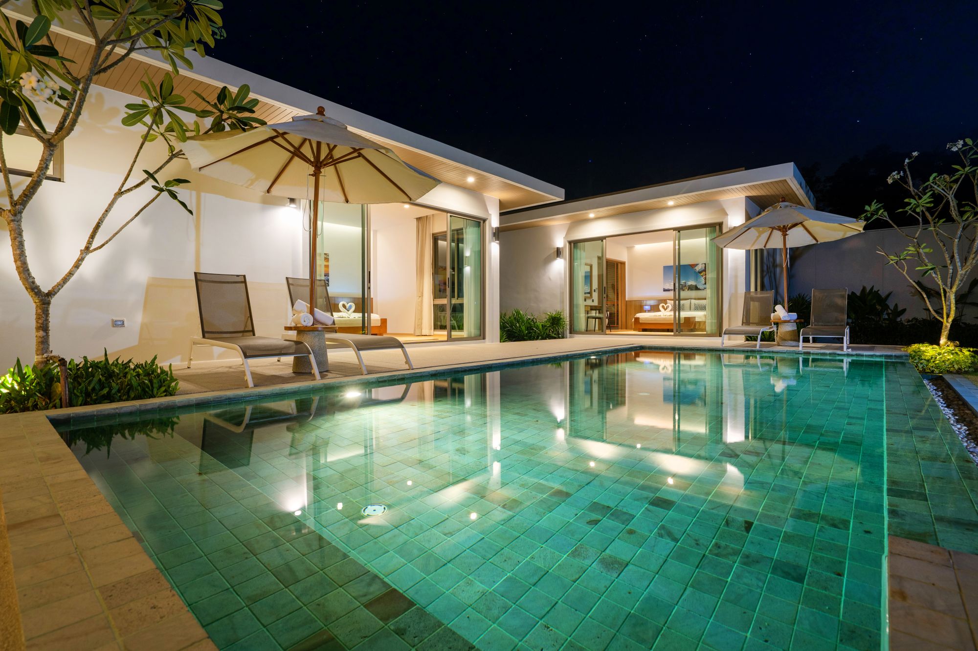 Escape Villas in Phuket: Deluxe Garden Pool Villa 2-BR | pool by night