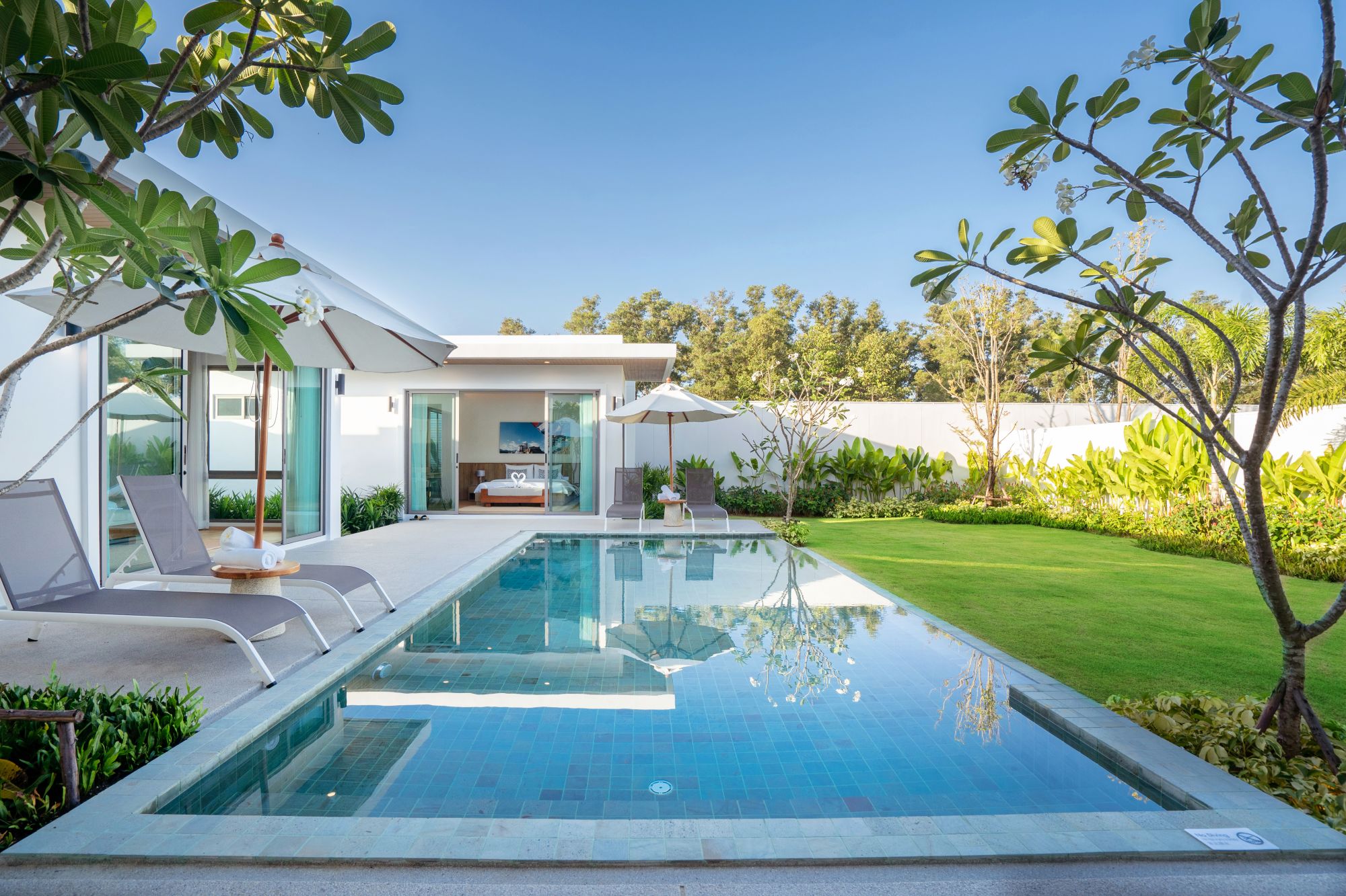 Escape Villas in Phuket: Deluxe Garden Pool Villa 2-BR