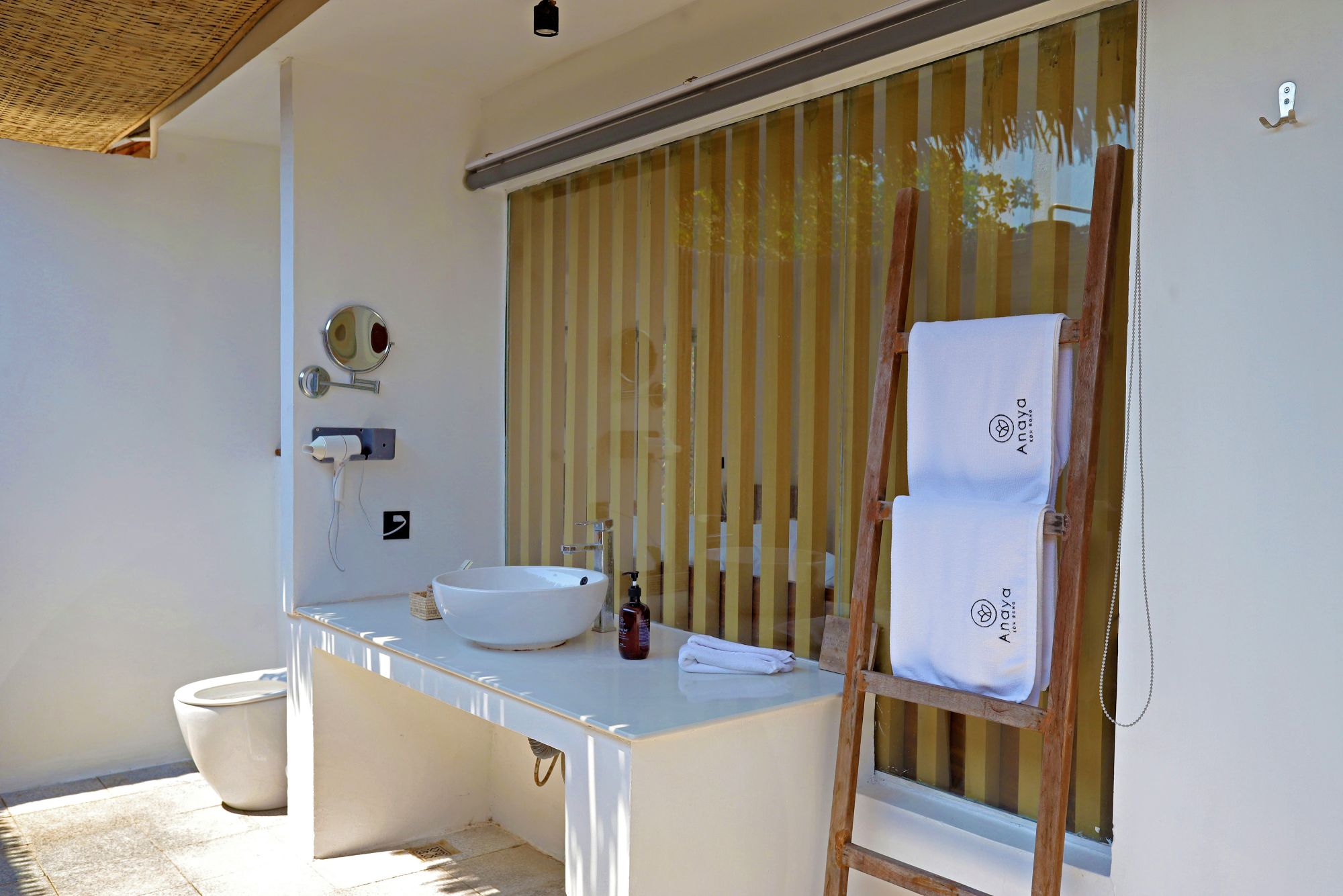 Anaya Koh Rong: Deluxe Seaview | open bathroom