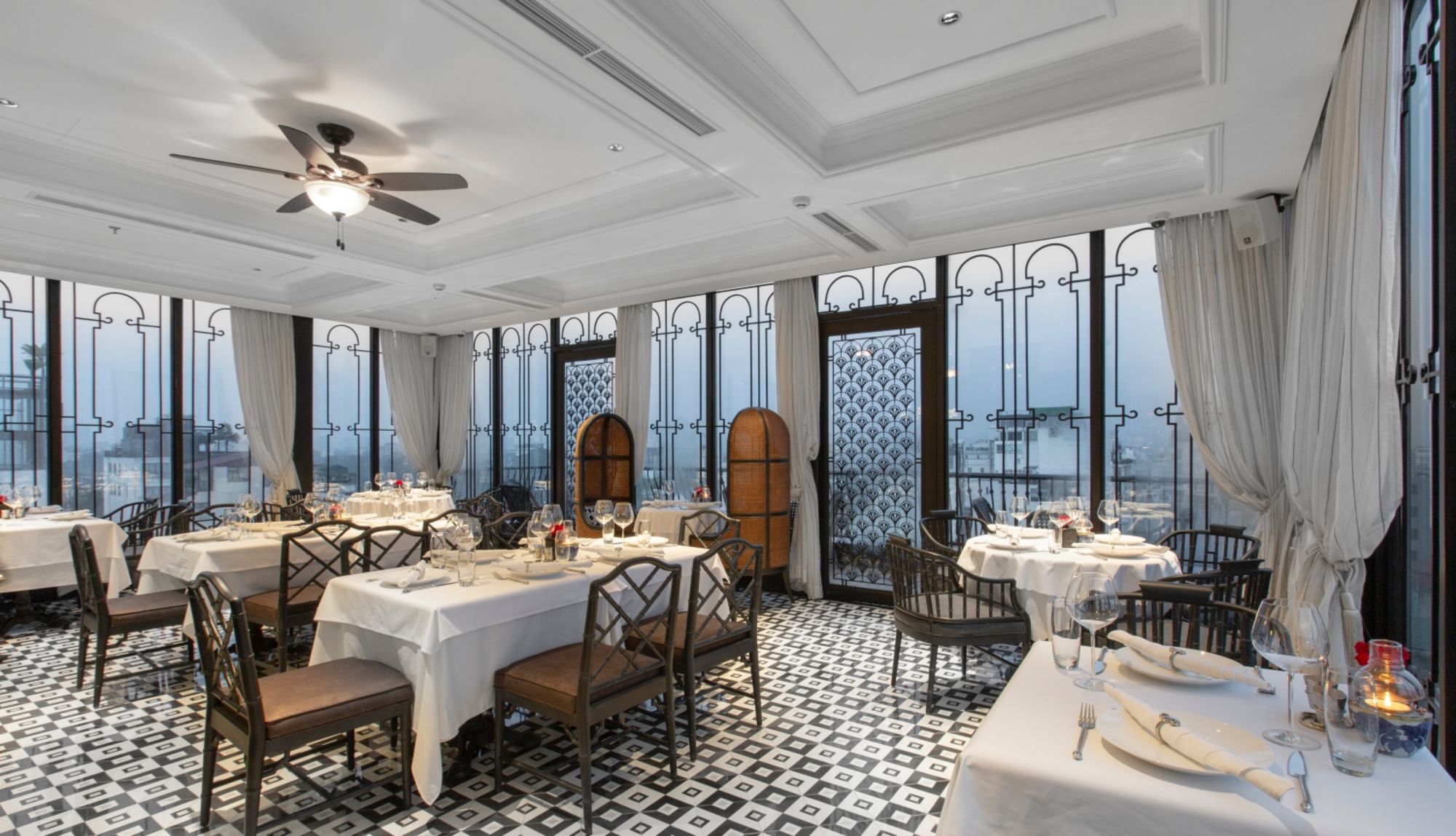 La Siesta Premium Hang Be à Hanoi: Cloud Nine Restaurant
