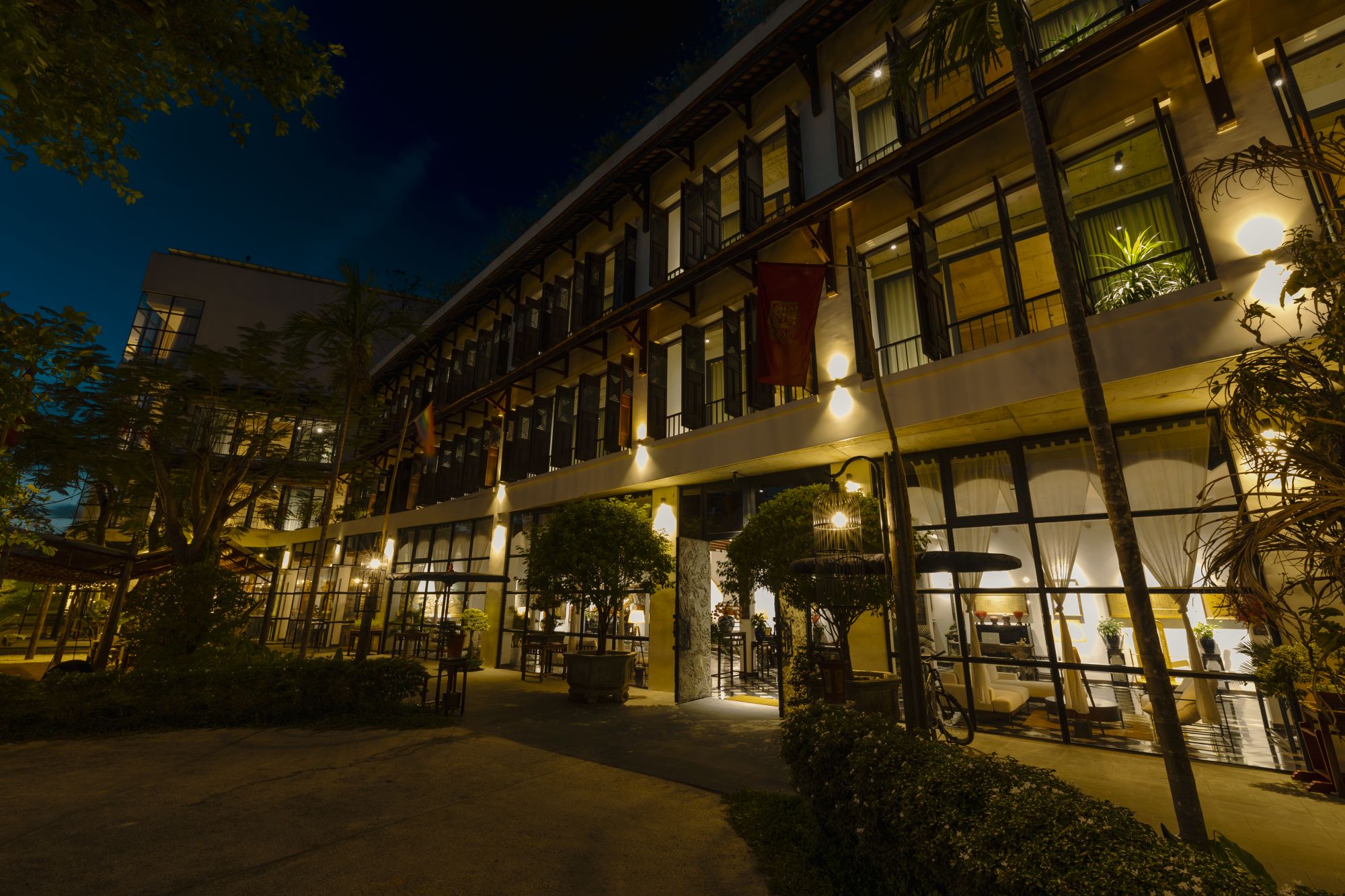 aNhill Boutique in Hue: hotel building by night