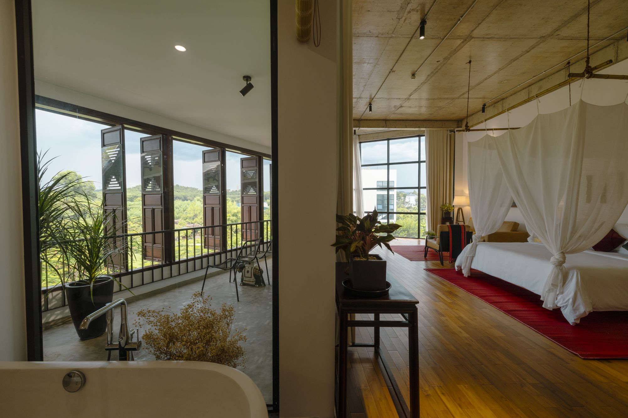 aNhill Boutique in Hue: Deluxe Suite