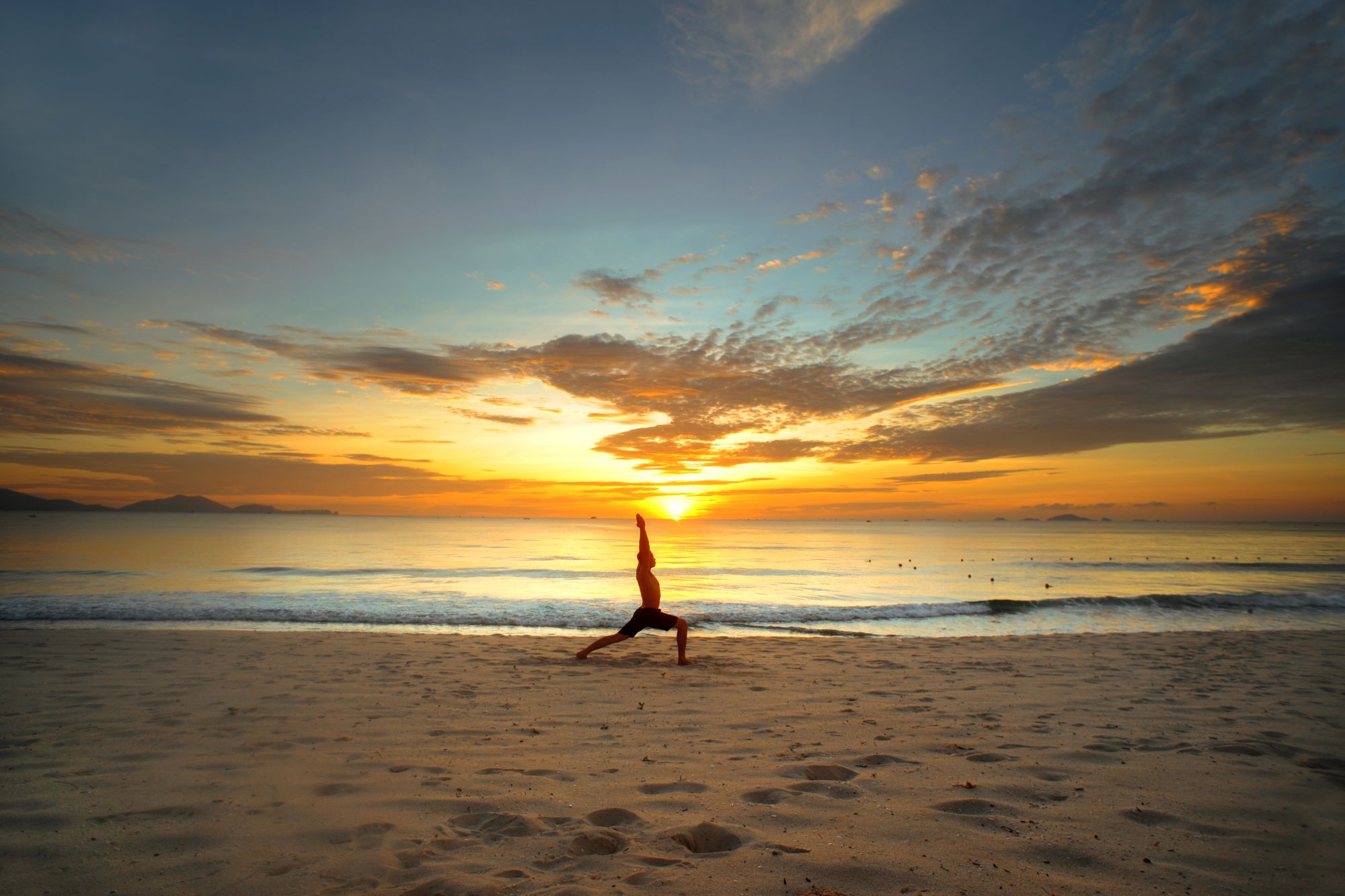 Fusion Resort Cam Ranh à Nha Trang: yoga at the beach