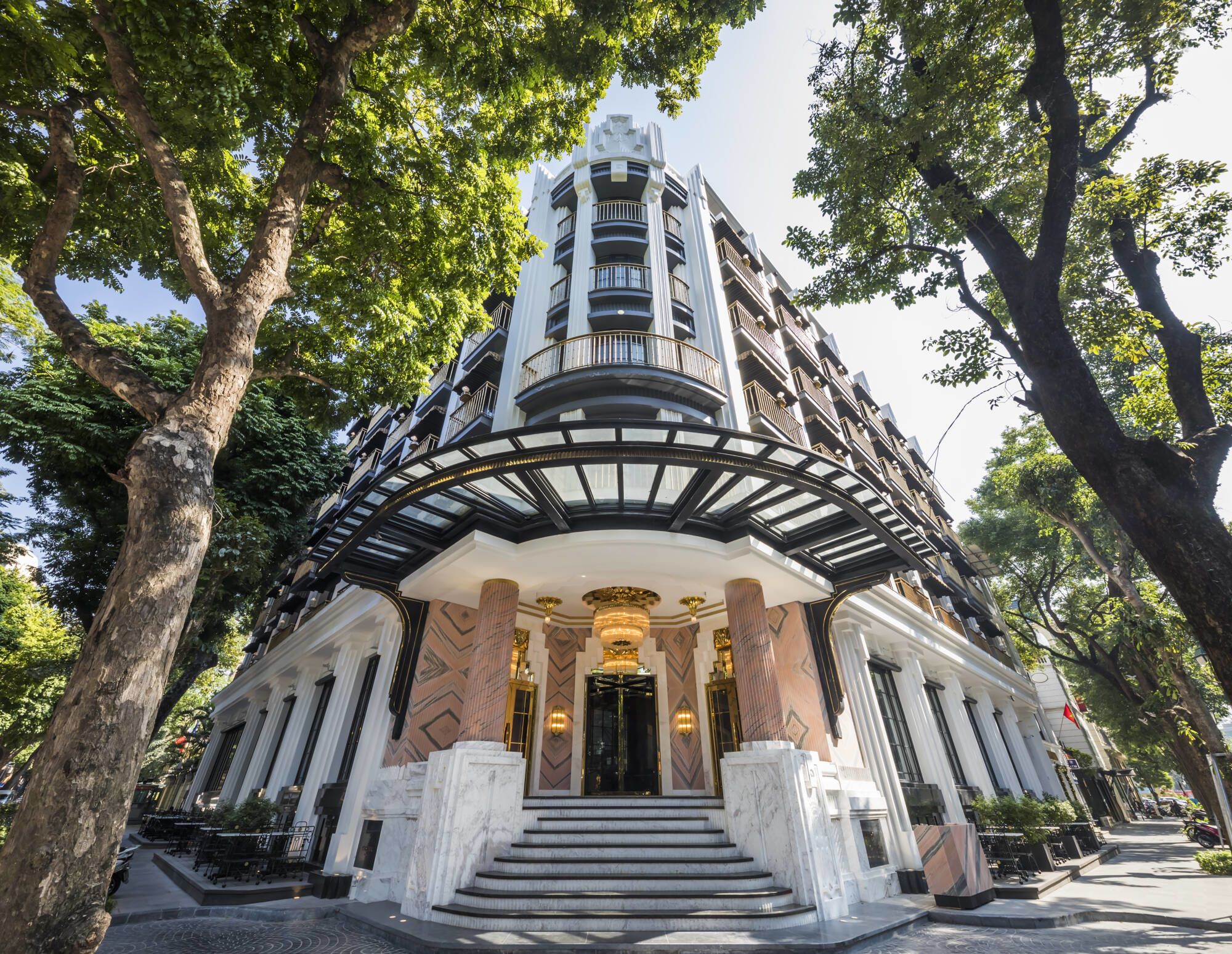 Capella Hanoi: hotel from outside
