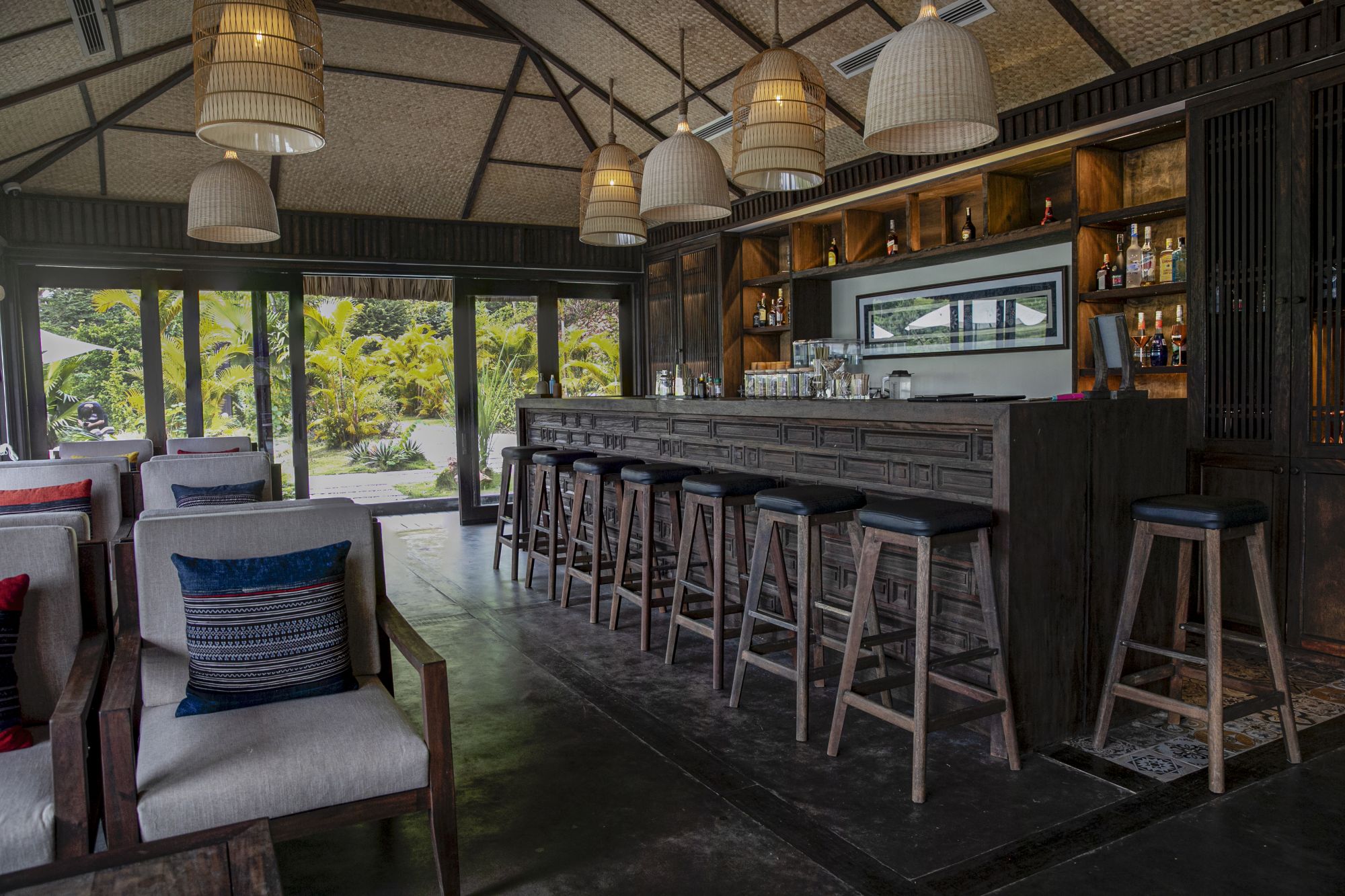 Avana Retreat in Mai Chau: Cloud Pool Bar