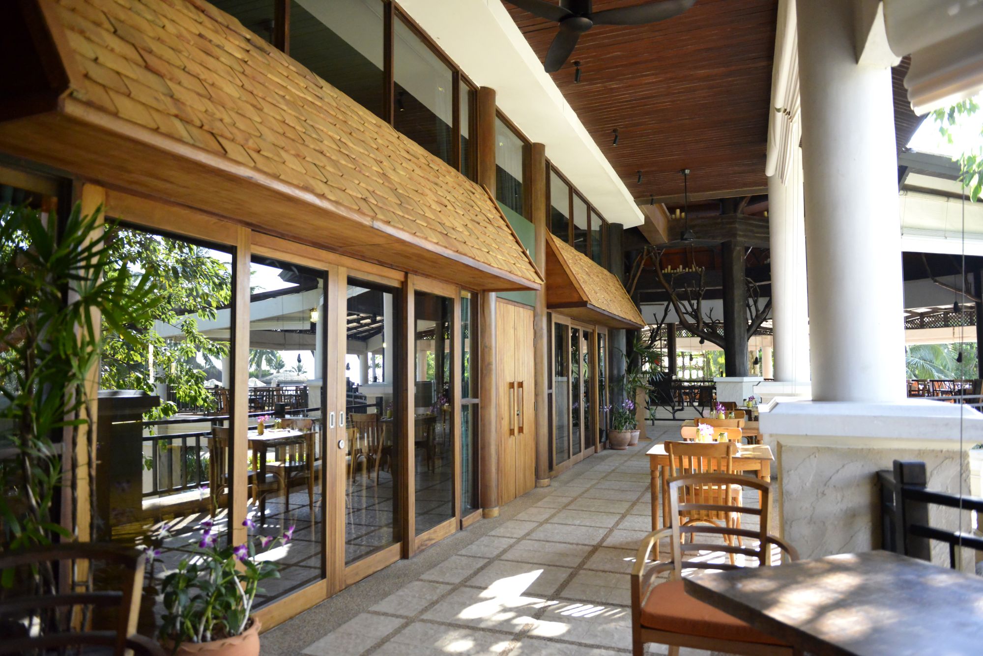 Rawi Warin Resort & Spa in Ko Lanta: Restaurant Nawa Thai Cuisine